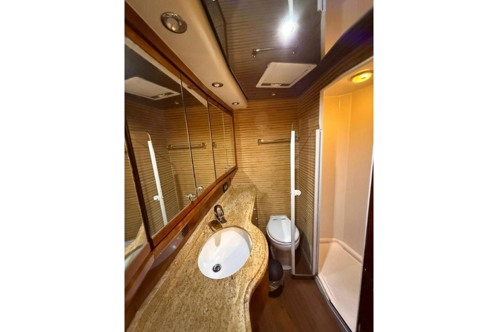 2005 Bertram 630 Convertible zu verkaufen (photo 11)