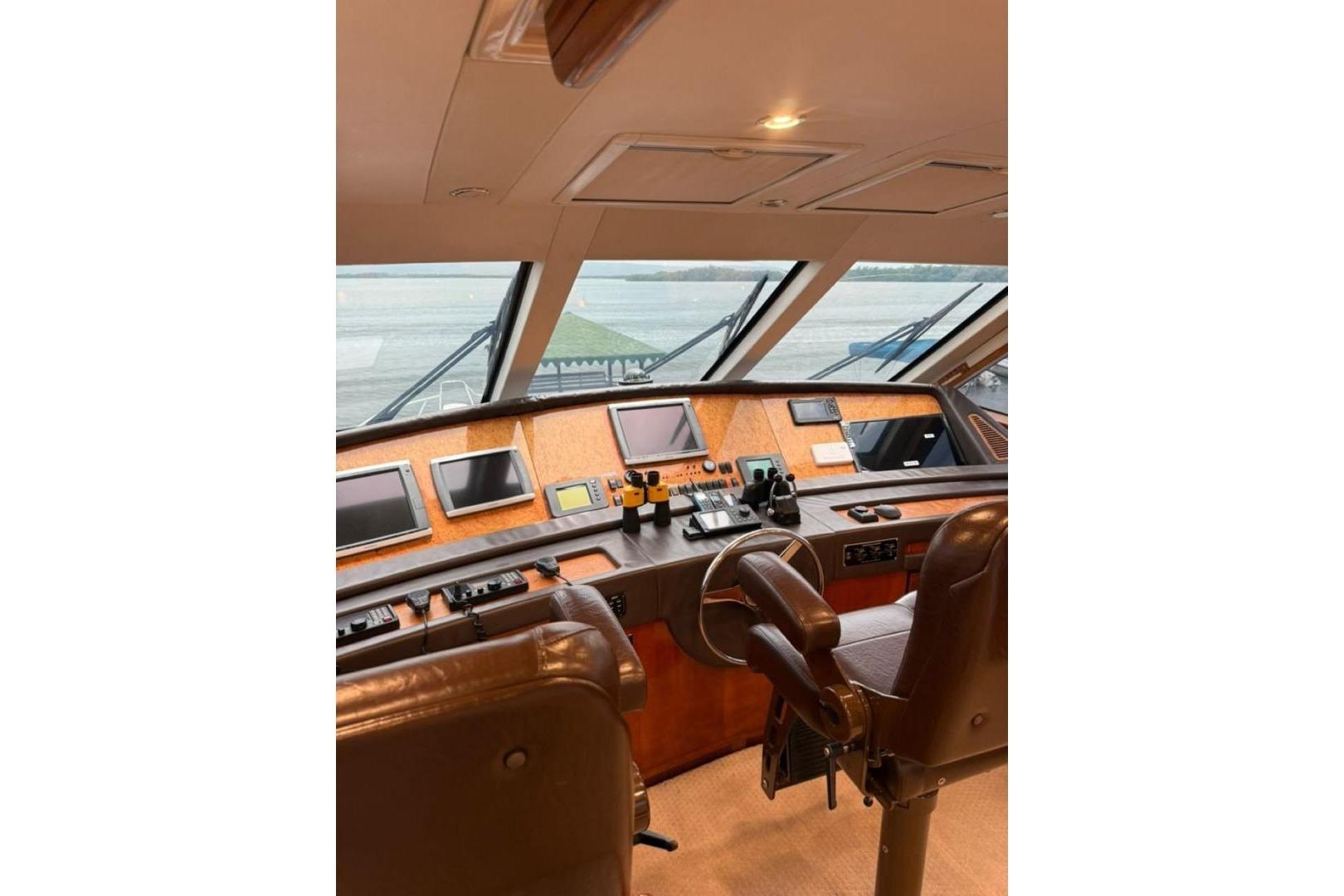 2005 Bertram 630 Convertible zu verkaufen (photo 12)