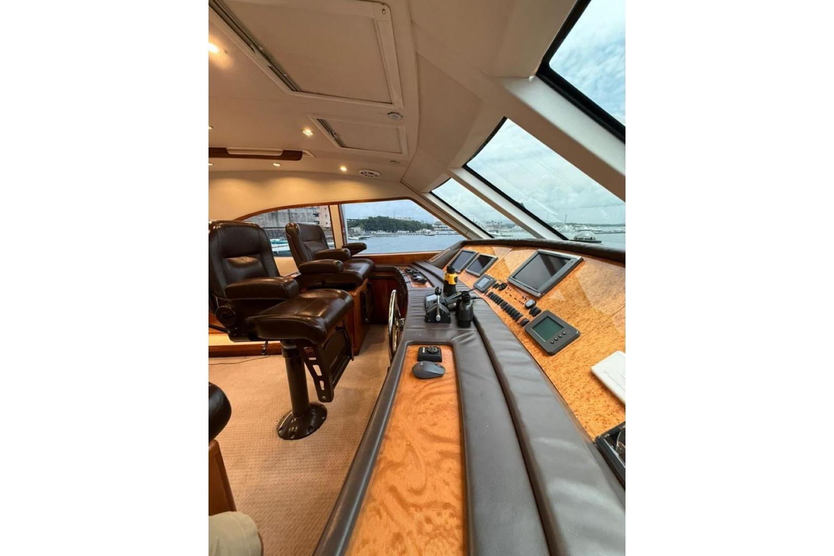 2005 Bertram 630 Convertible zu verkaufen (photo 13)