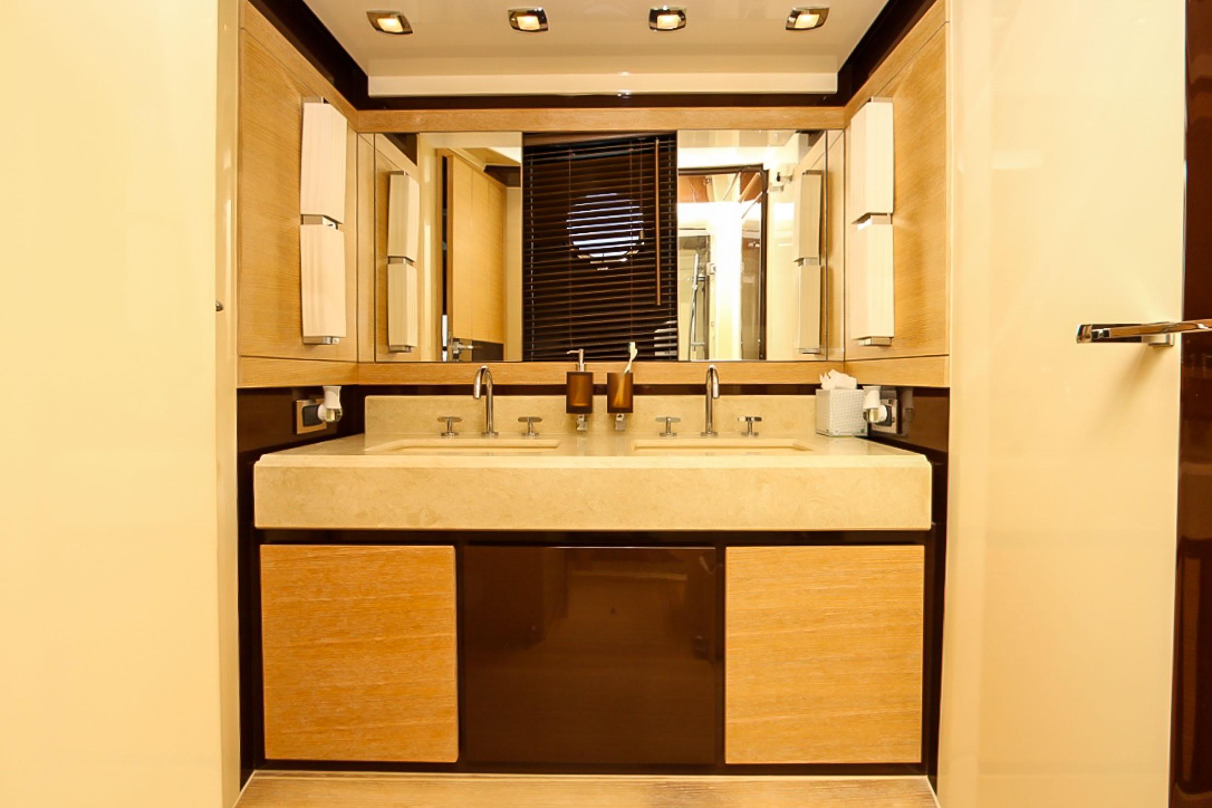 2011 Azimut 70 zu verkaufen (photo 26)