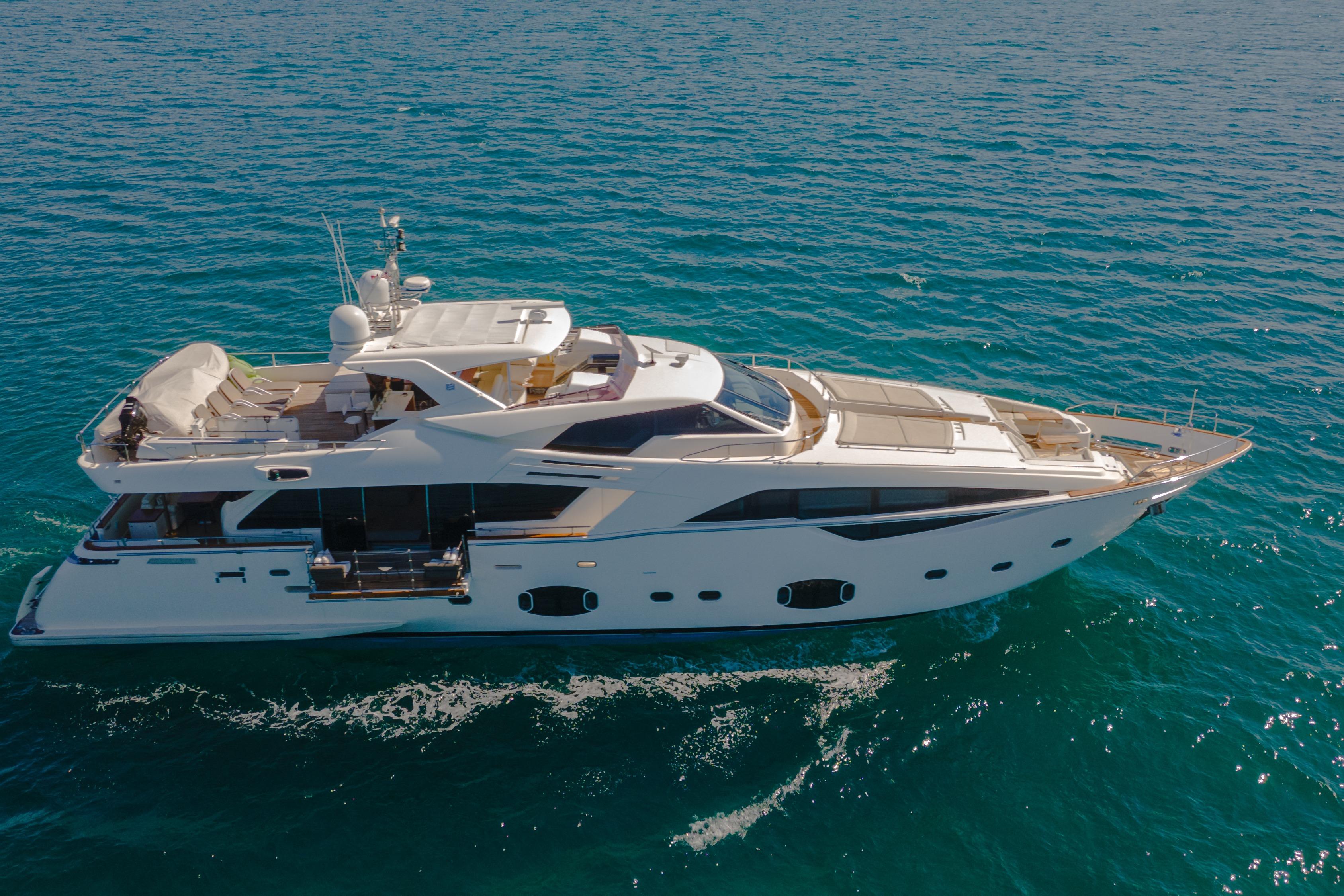 2012 Ferretti Yachts Custom Line 100 te koop (photo 2)