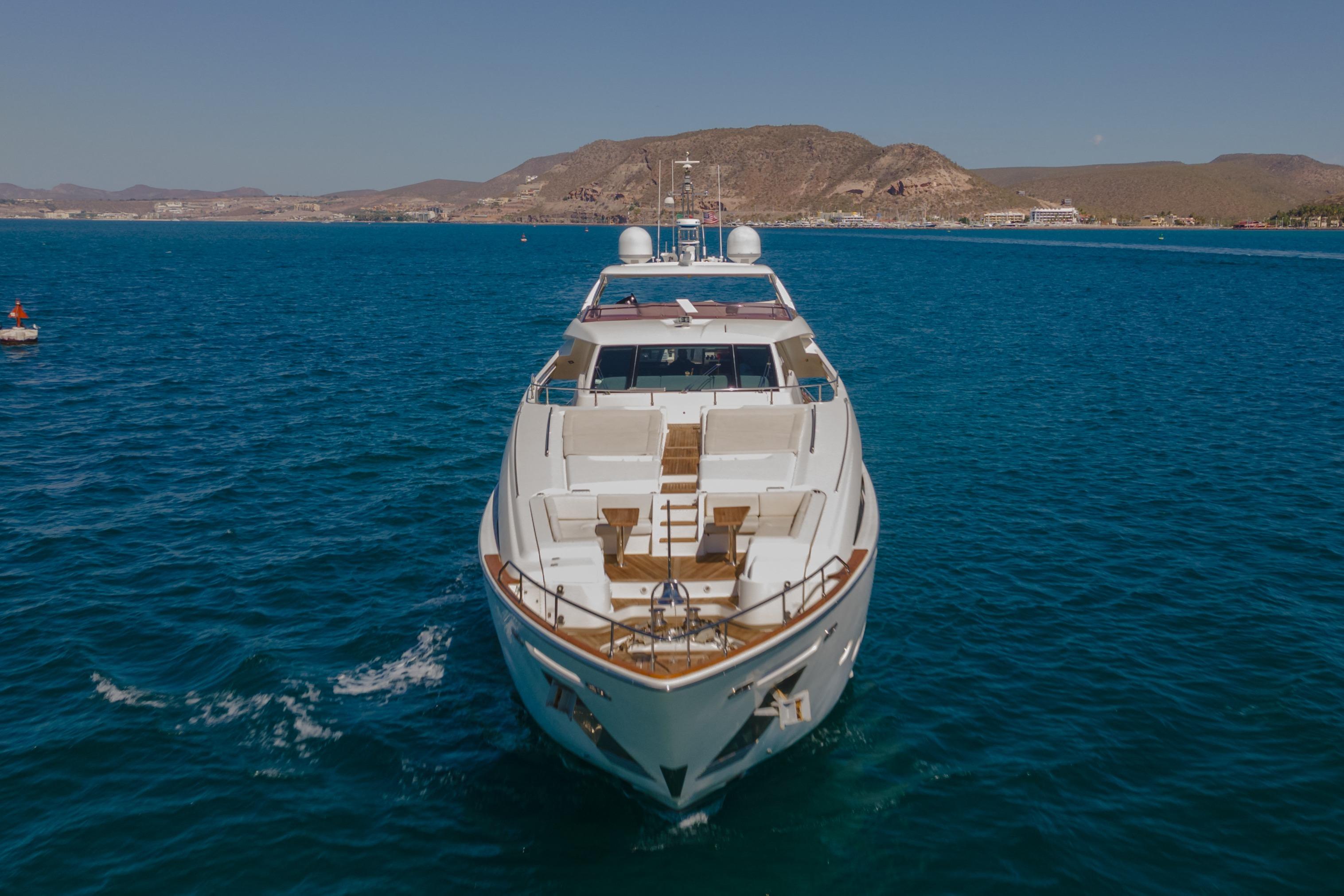 2012 Ferretti Yachts Custom Line 100 te koop (photo 3)