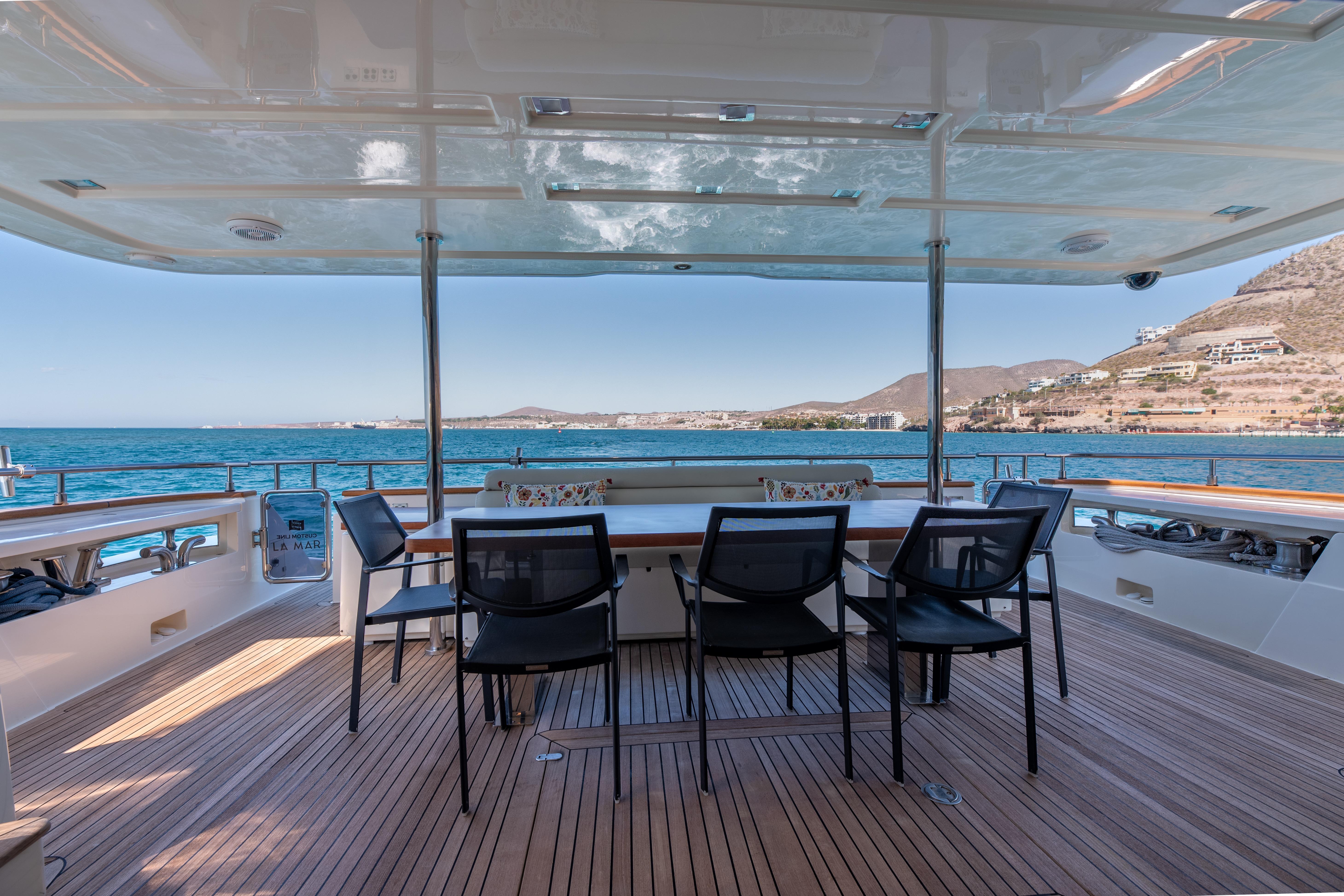 2012 Ferretti Yachts Custom Line 100 te koop (photo 7)