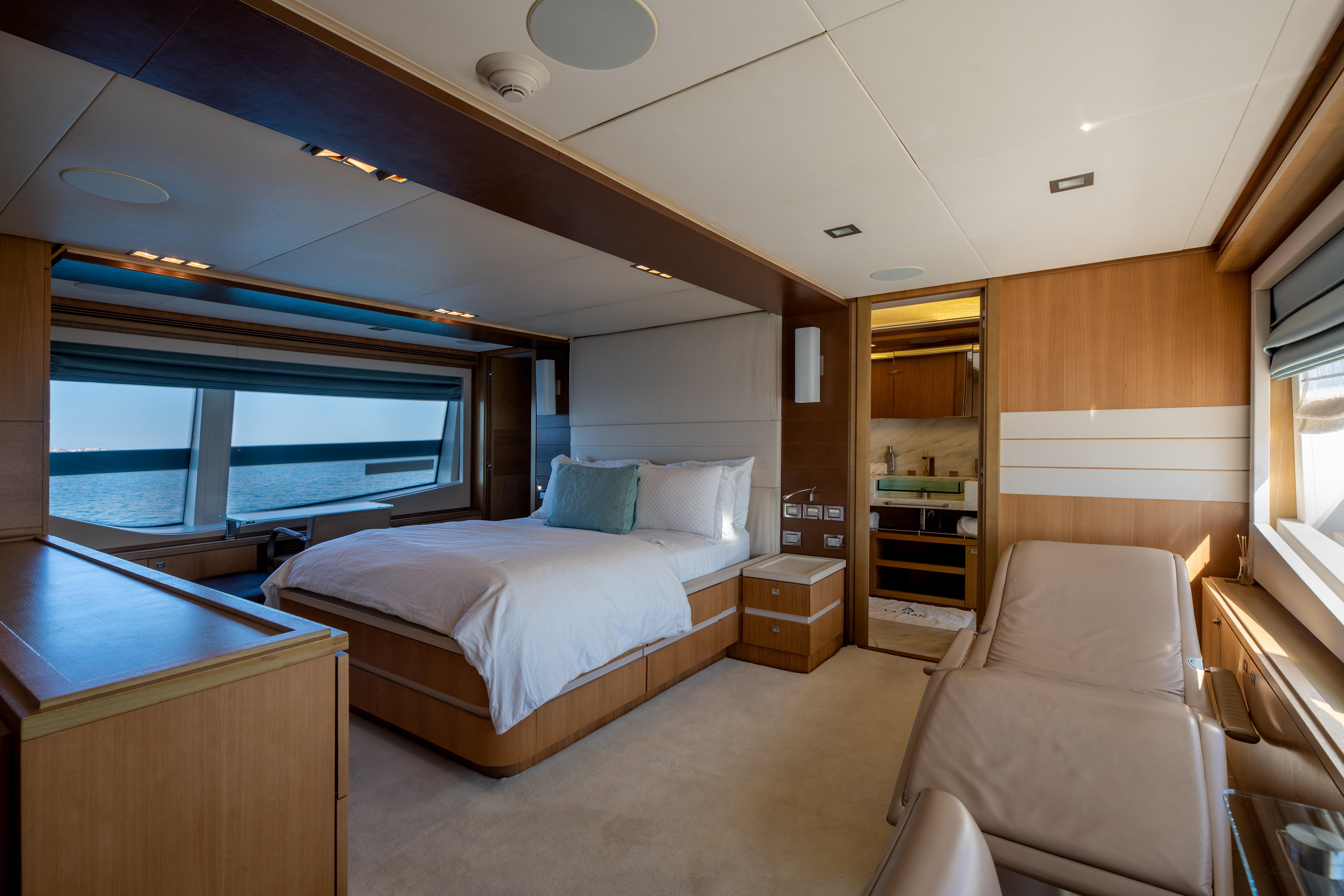 2012 Ferretti Yachts Custom Line 100 te koop (photo 14)