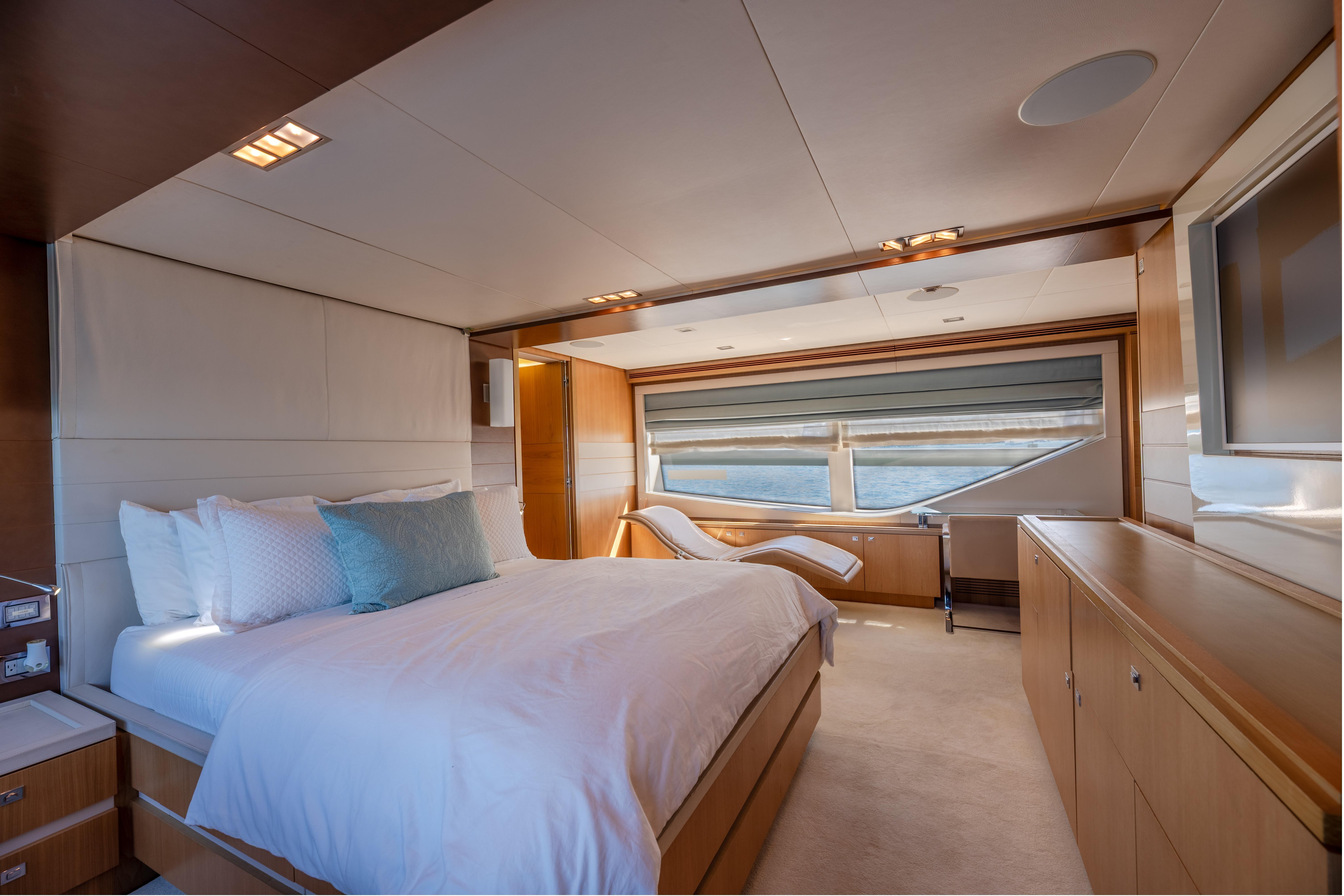 2012 Ferretti Yachts Custom Line 100 te koop (photo 15)