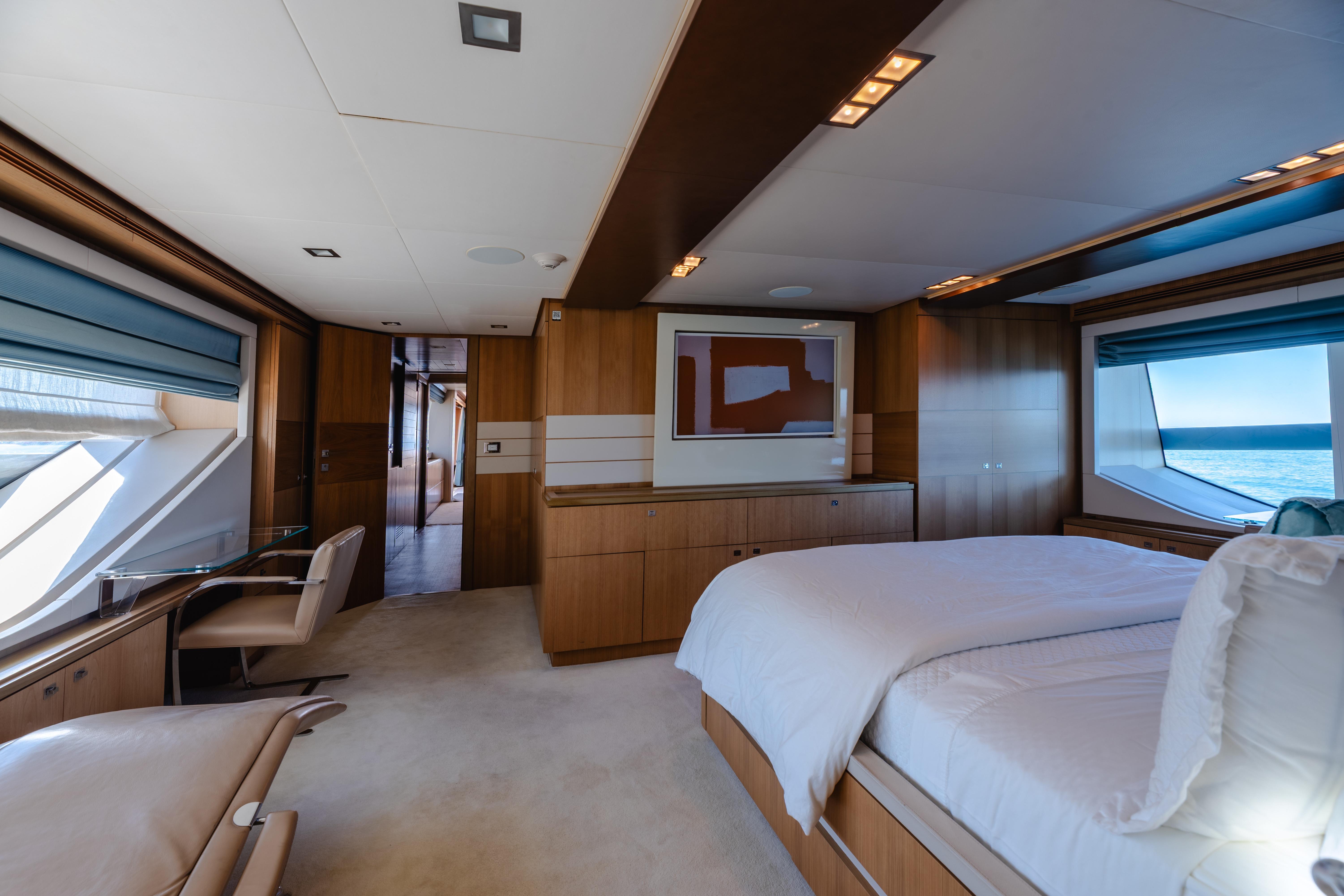 2012 Ferretti Yachts Custom Line 100 te koop (photo 16)