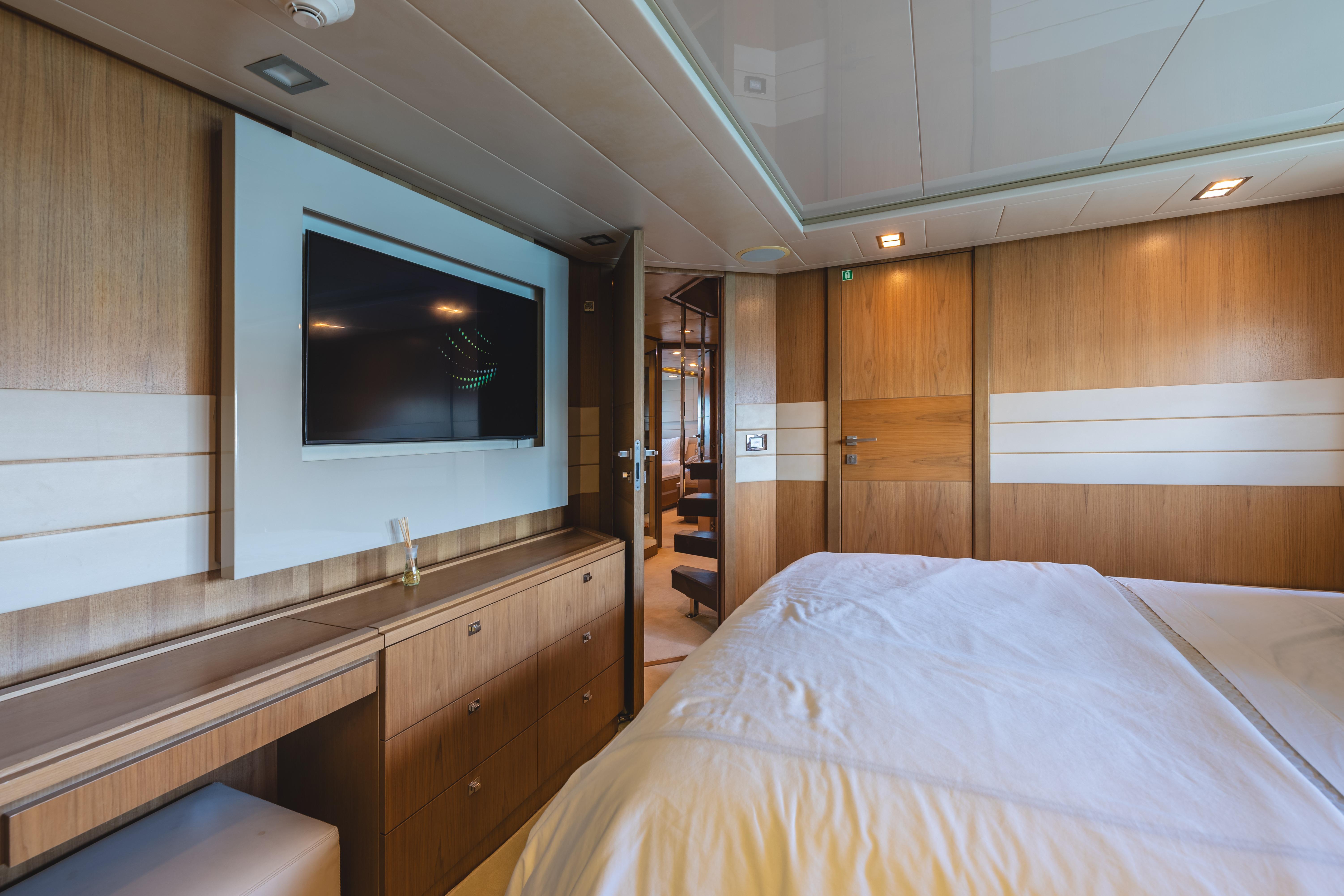 2012 Ferretti Yachts Custom Line 100 te koop (photo 19)