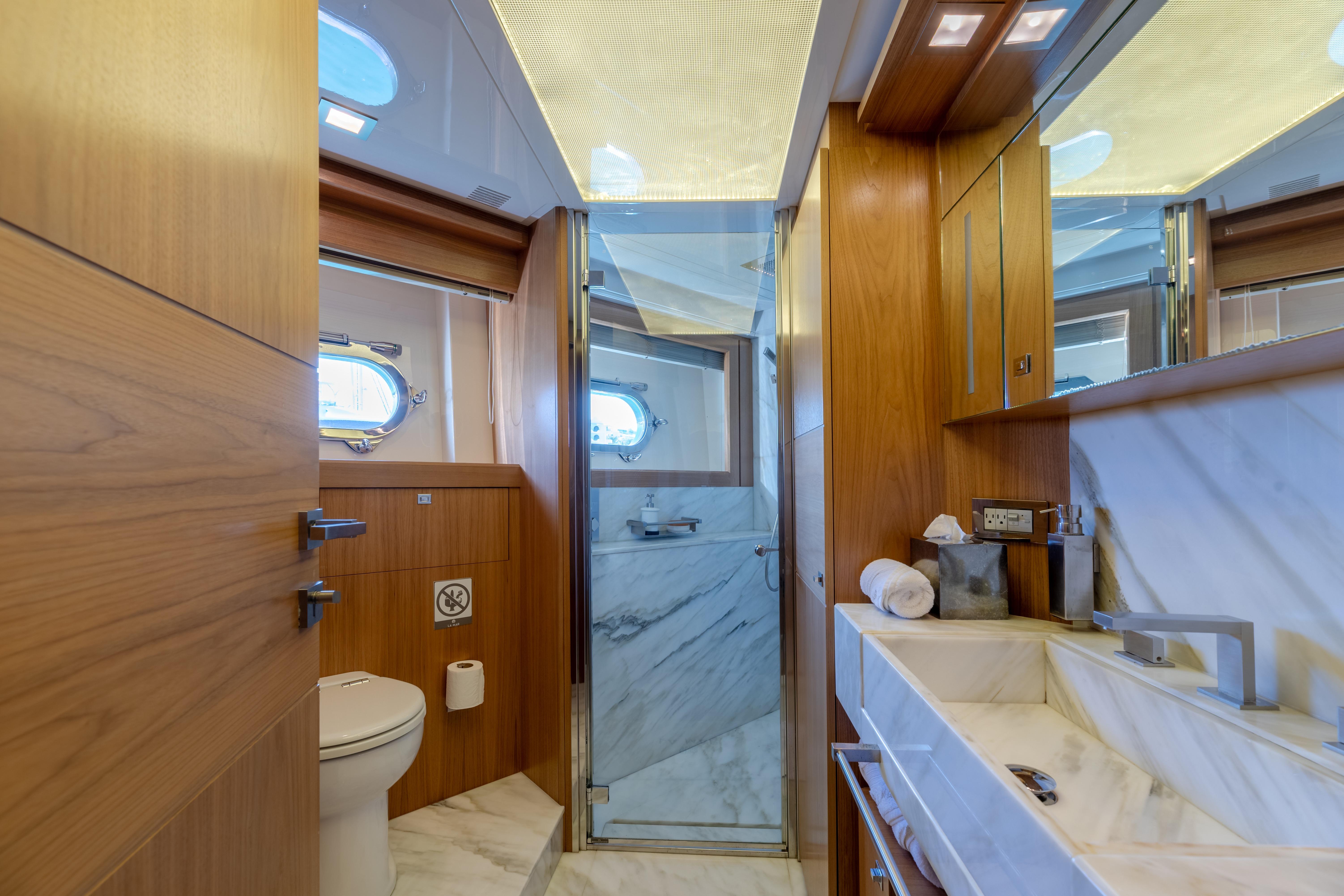 2012 Ferretti Yachts Custom Line 100 te koop (photo 20)