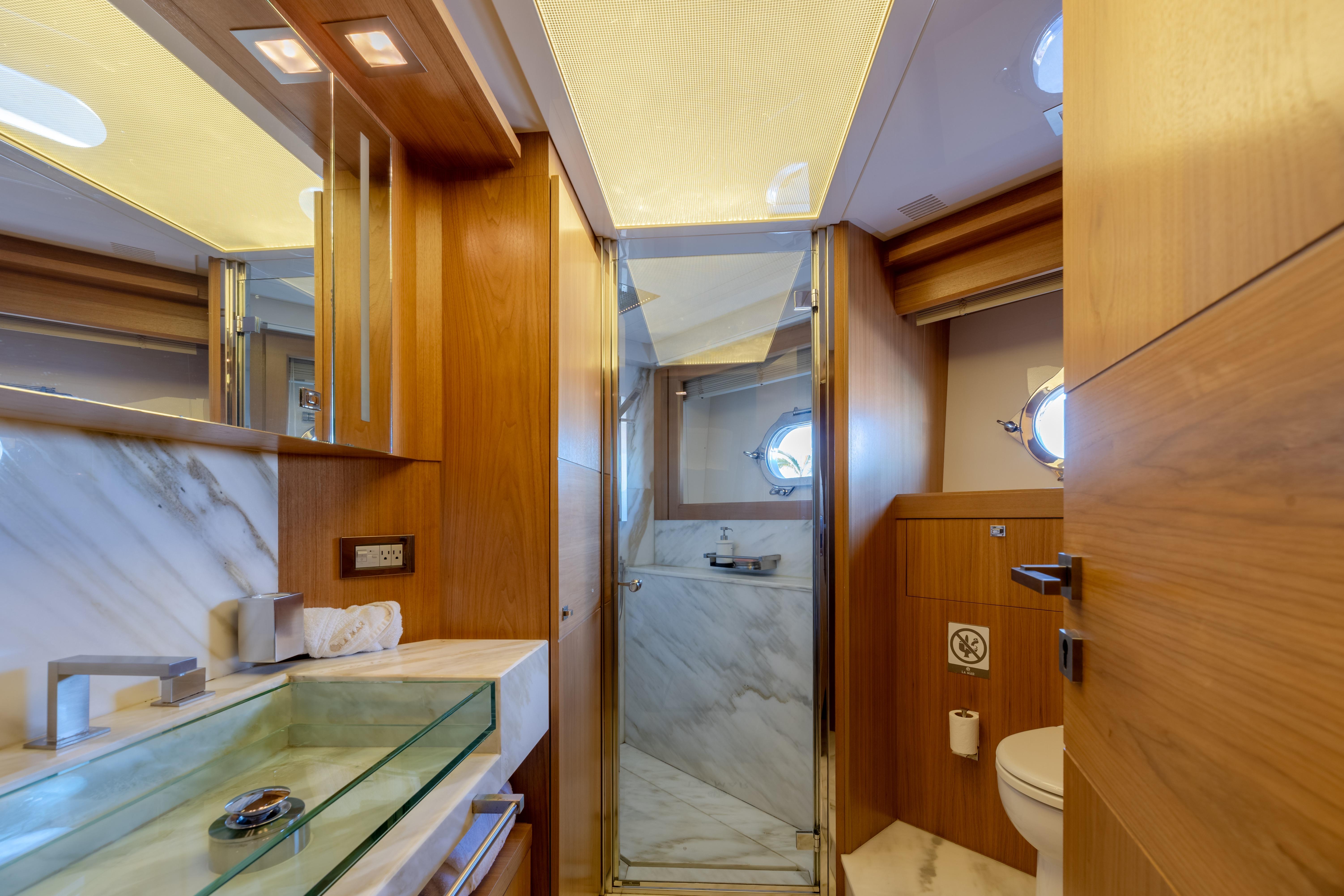 2012 Ferretti Yachts Custom Line 100 te koop (photo 21)