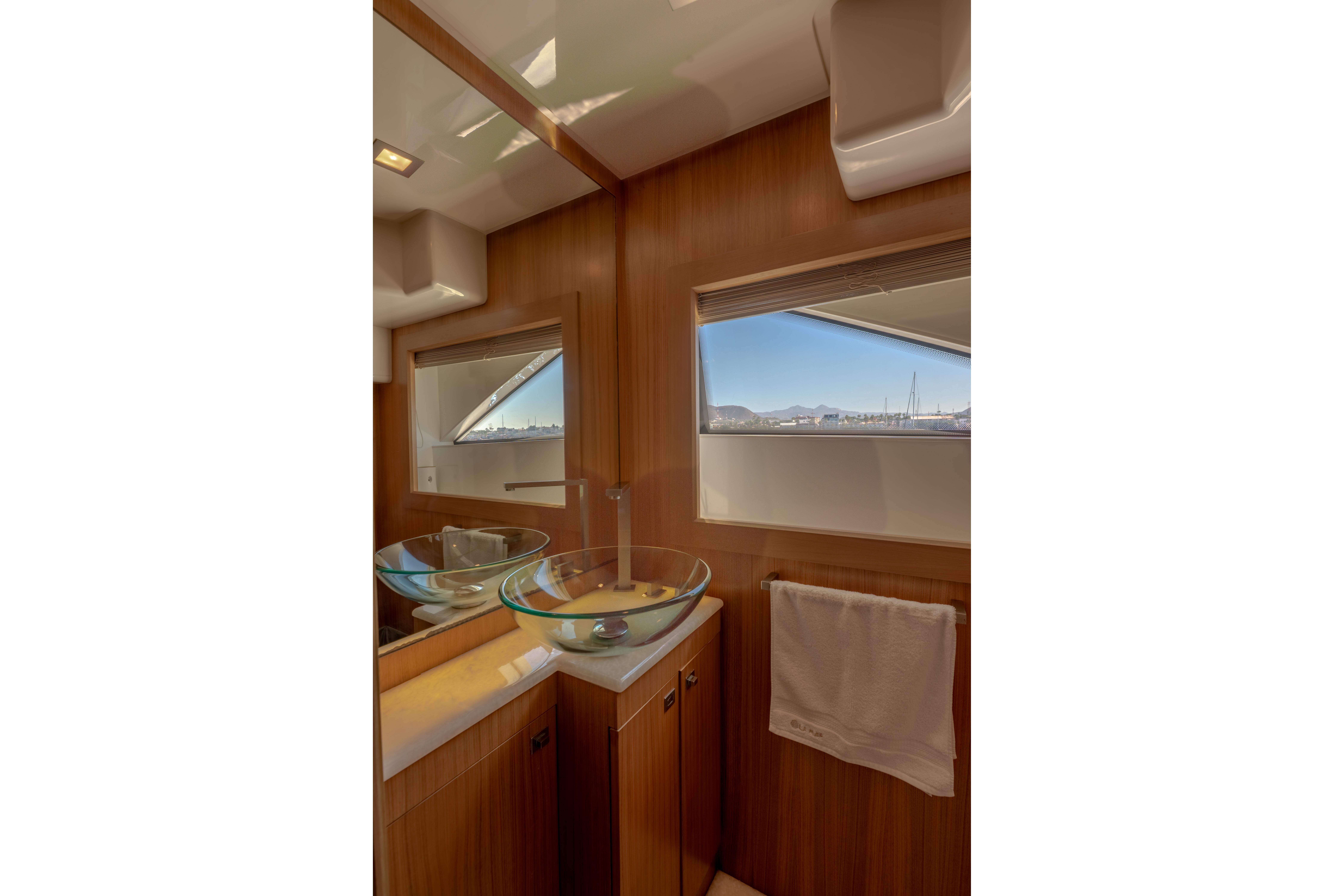 2012 Ferretti Yachts Custom Line 100 te koop (photo 22)