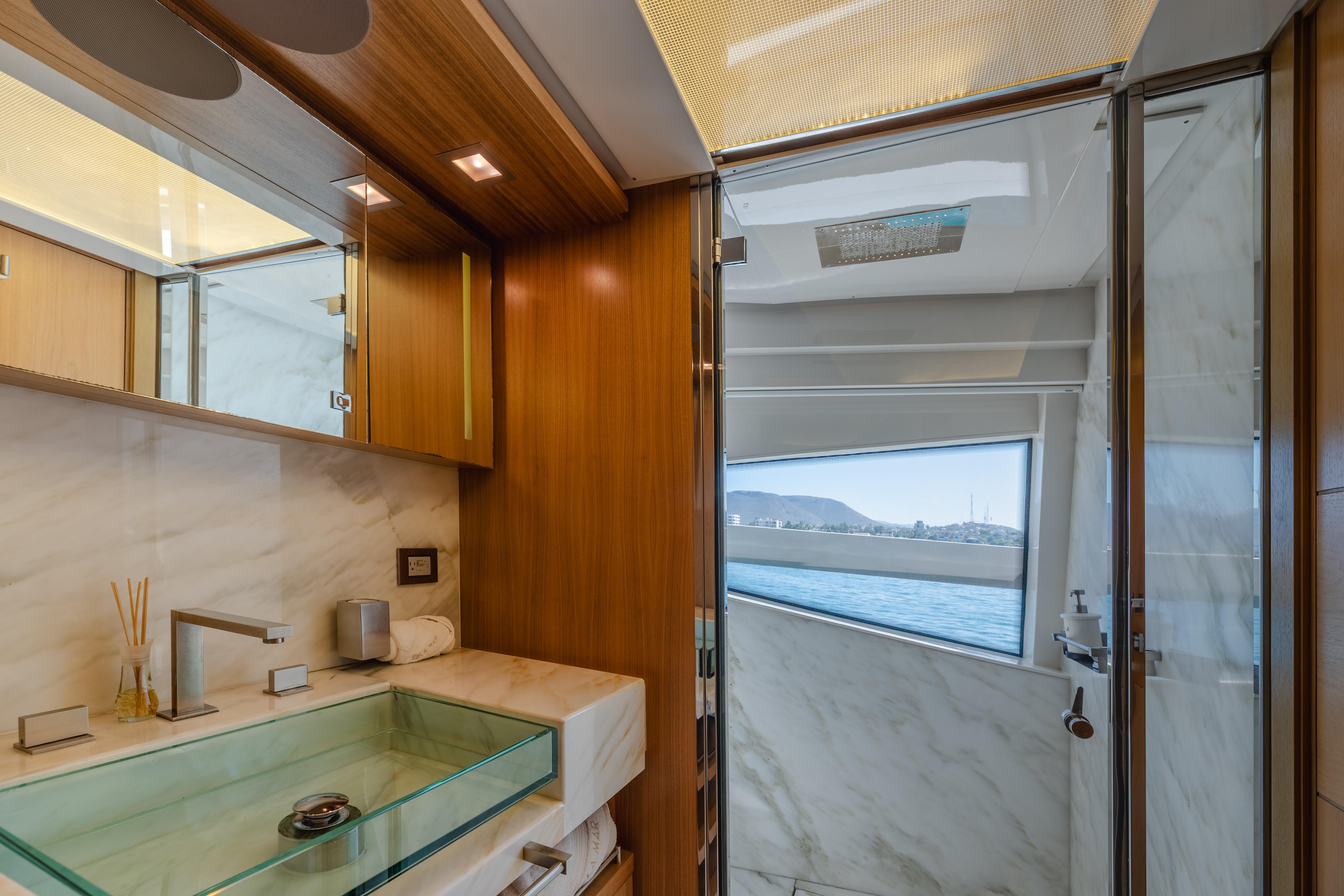 2012 Ferretti Yachts Custom Line 100 te koop (photo 23)
