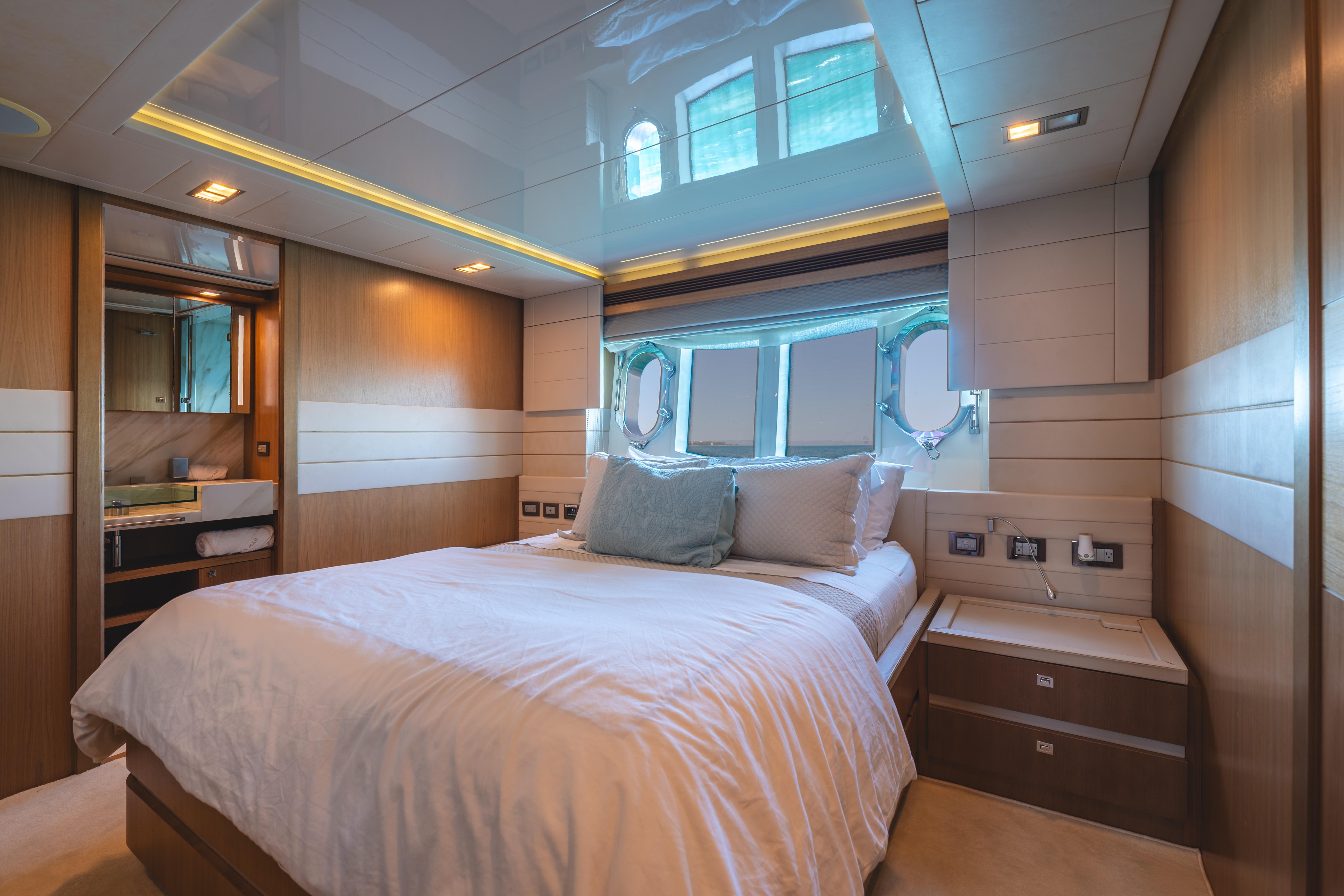 2012 Ferretti Yachts Custom Line 100 te koop (photo 25)