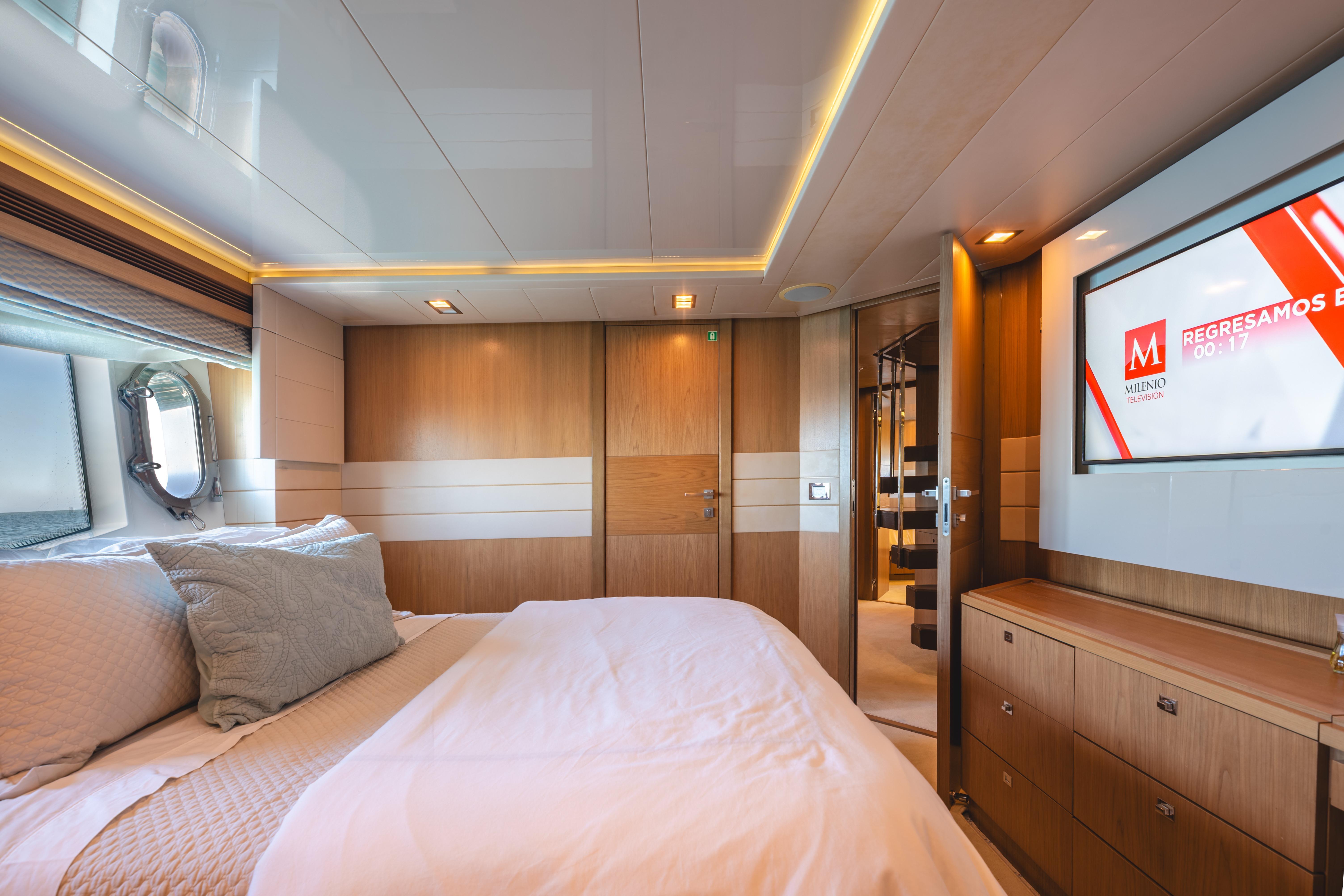 2012 Ferretti Yachts Custom Line 100 te koop (photo 26)