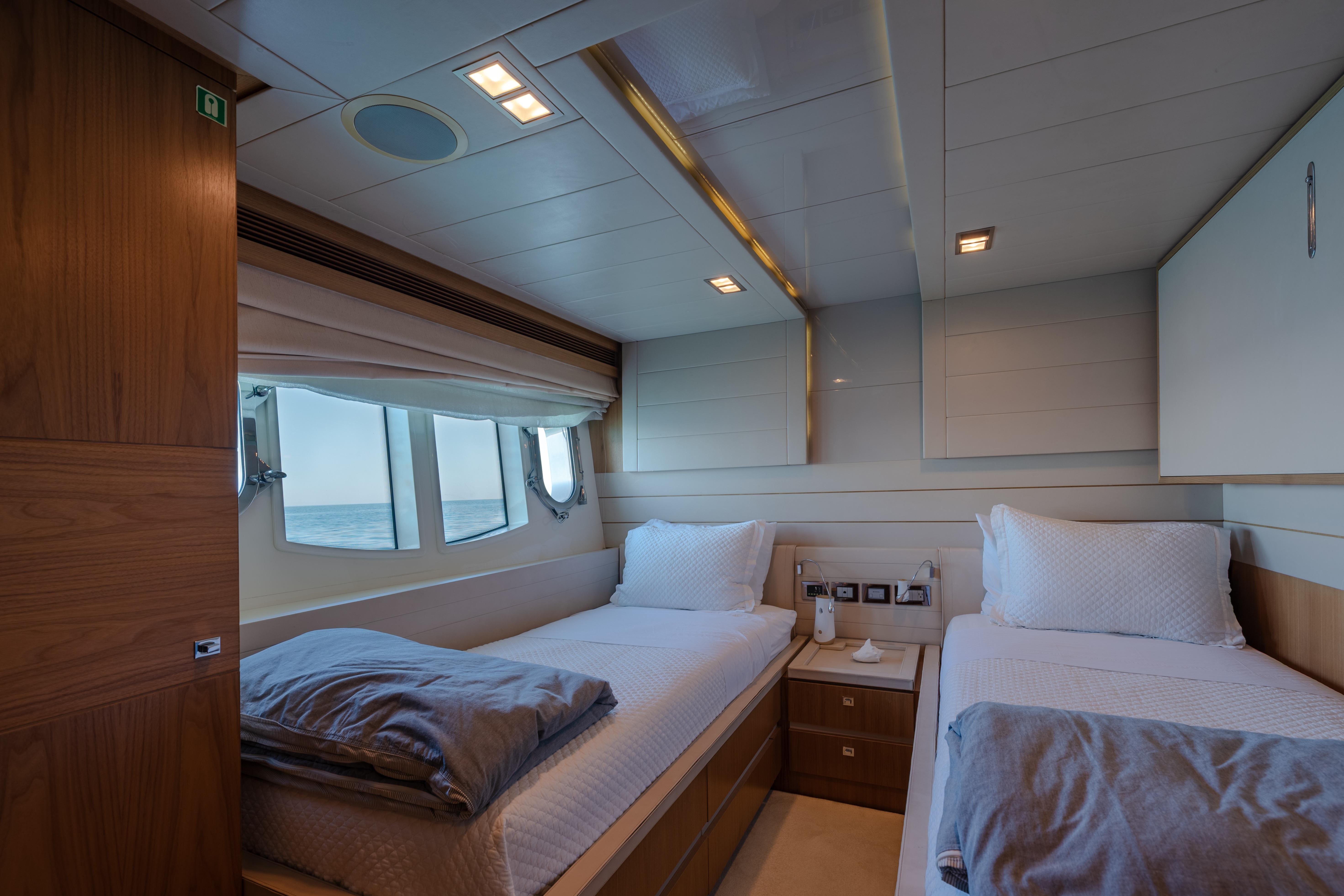 2012 Ferretti Yachts Custom Line 100 te koop (photo 27)