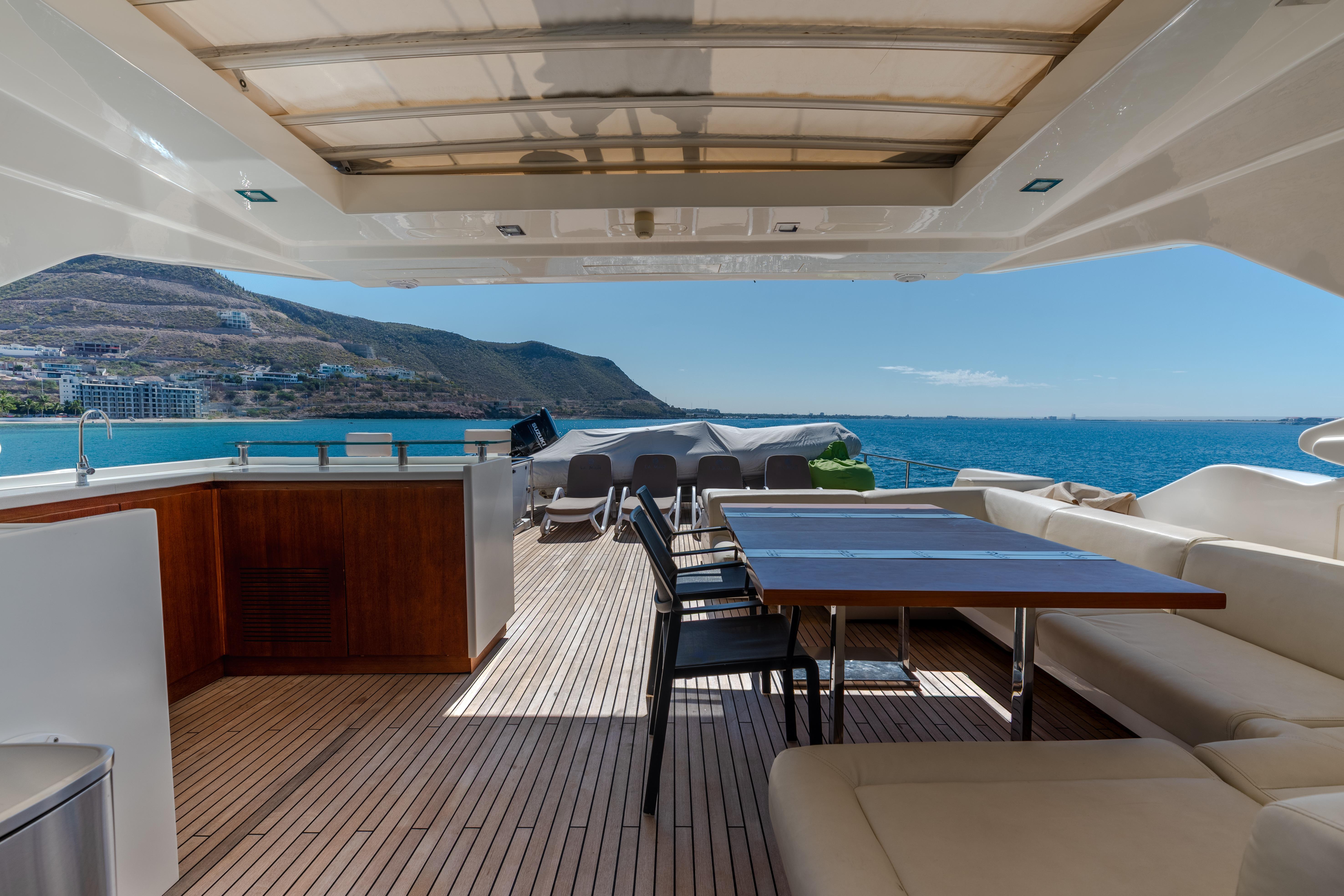 2012 Ferretti Yachts Custom Line 100 te koop (photo 29)