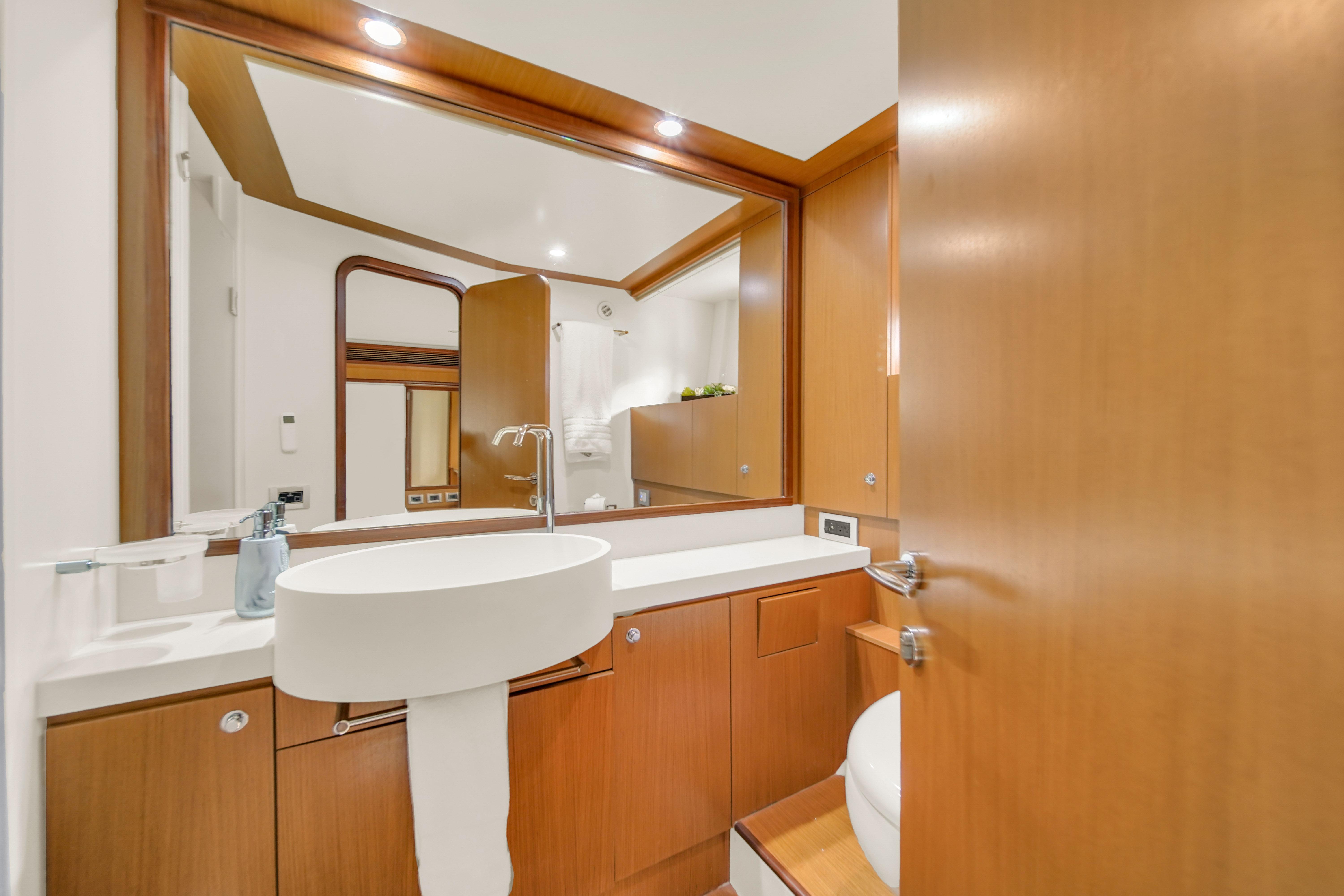 2011 Ferretti Yachts 660 na sprzedaż (photo 44)