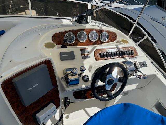 2004 Meridian 341 Sedan for sale (photo 4)