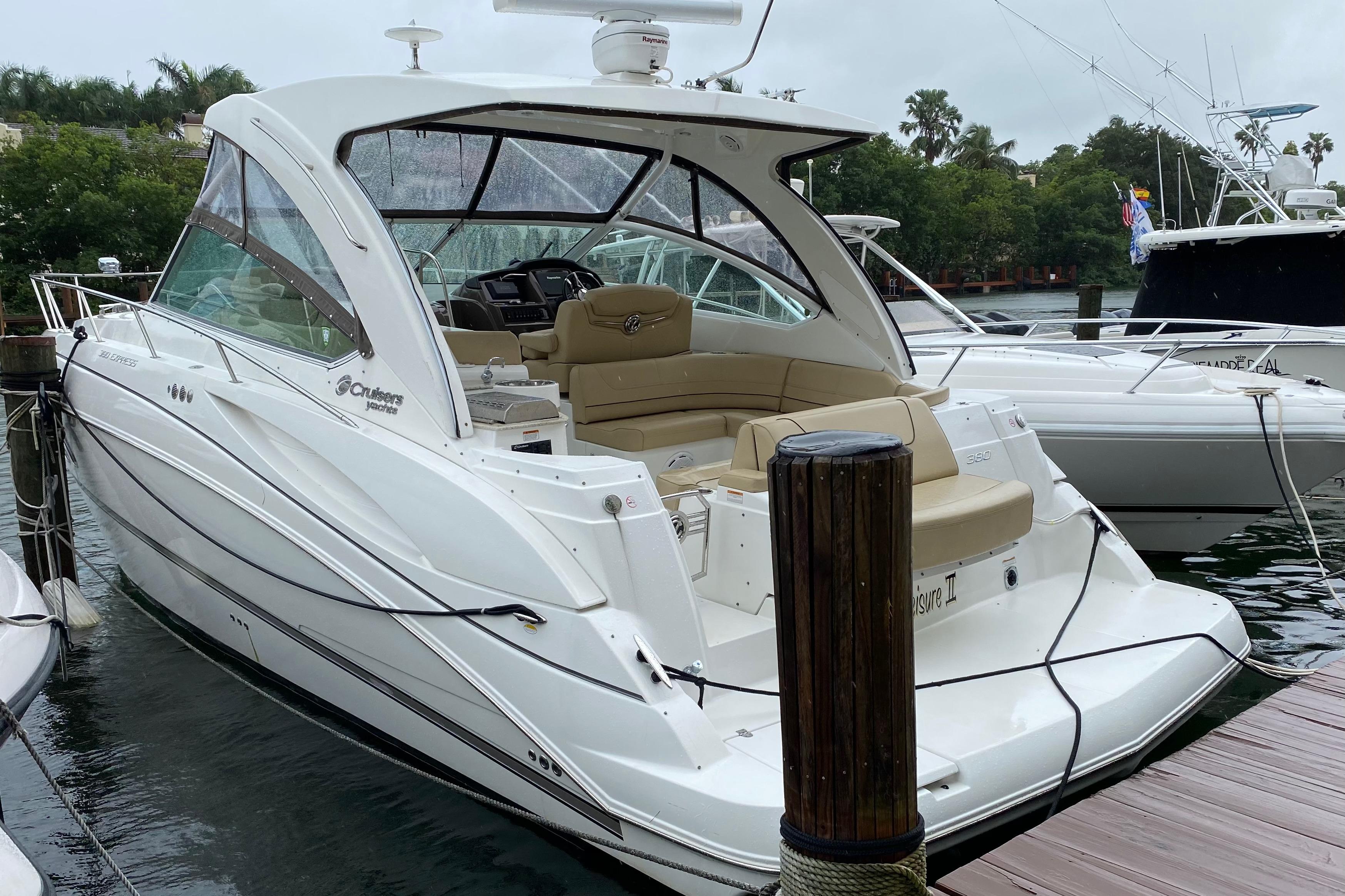 2013 Cruisers Yachts 380 Express zu verkaufen (photo 2)