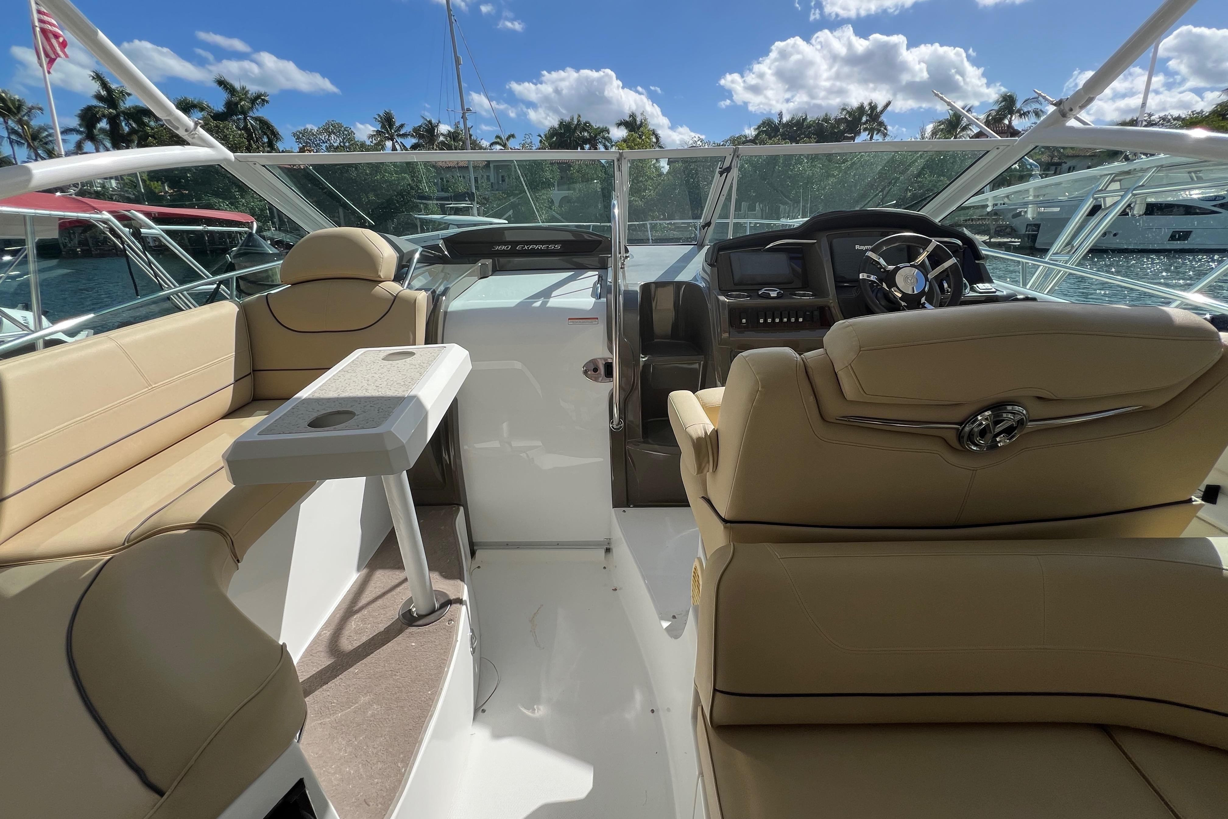 2013 Cruisers Yachts 380 Express zu verkaufen (photo 8)