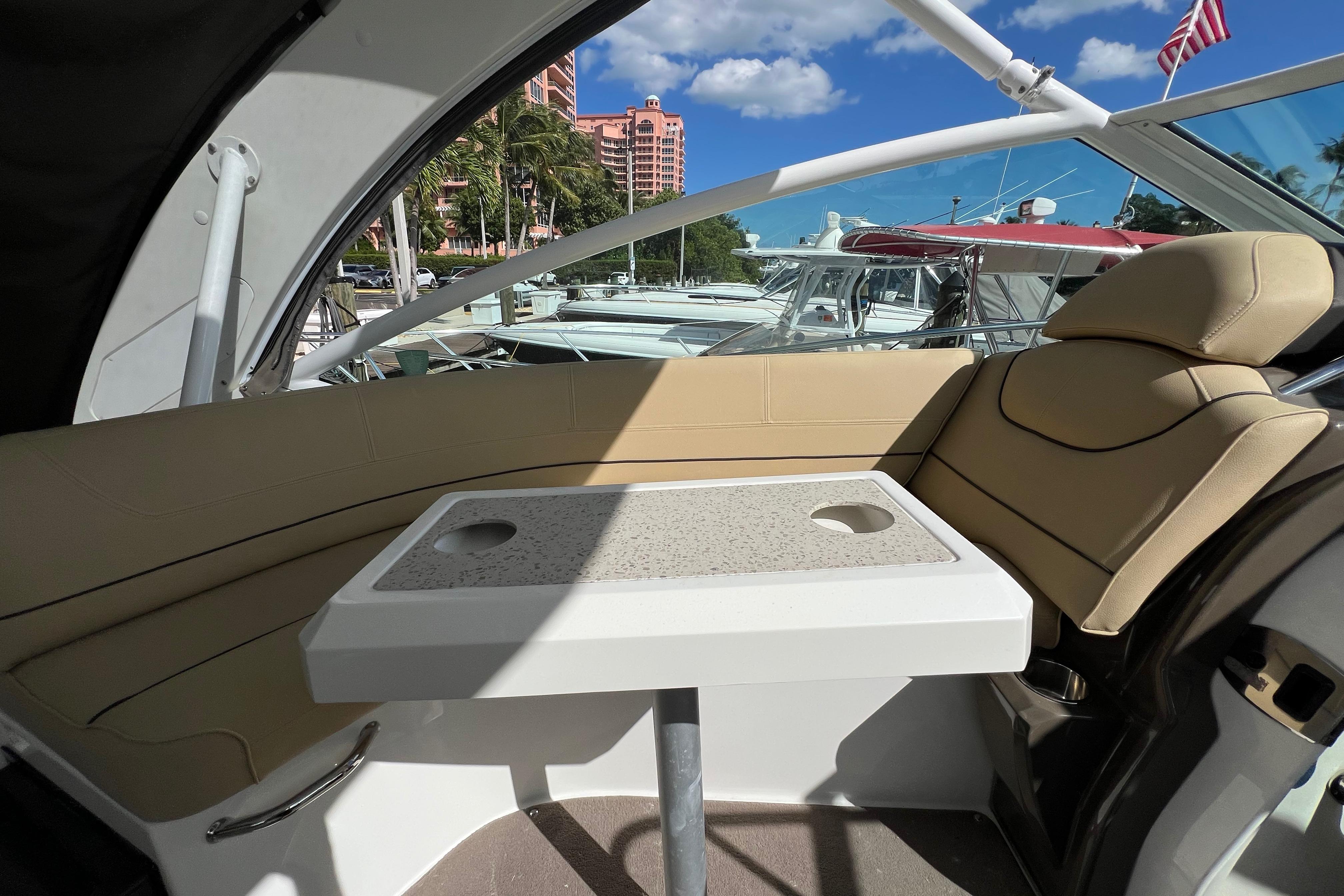 2013 Cruisers Yachts 380 Express zu verkaufen (photo 11)