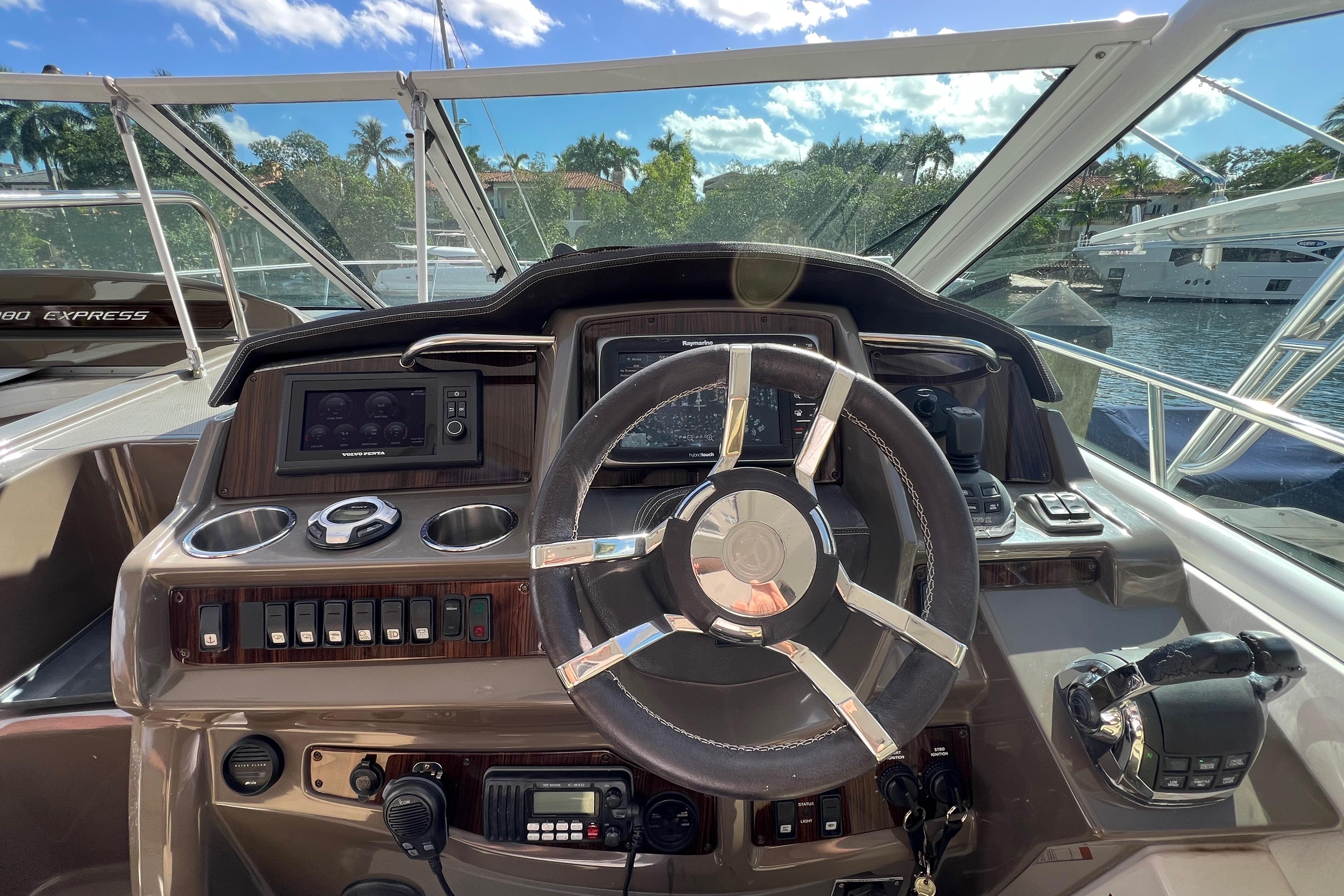 2013 Cruisers Yachts 380 Express zu verkaufen (photo 13)