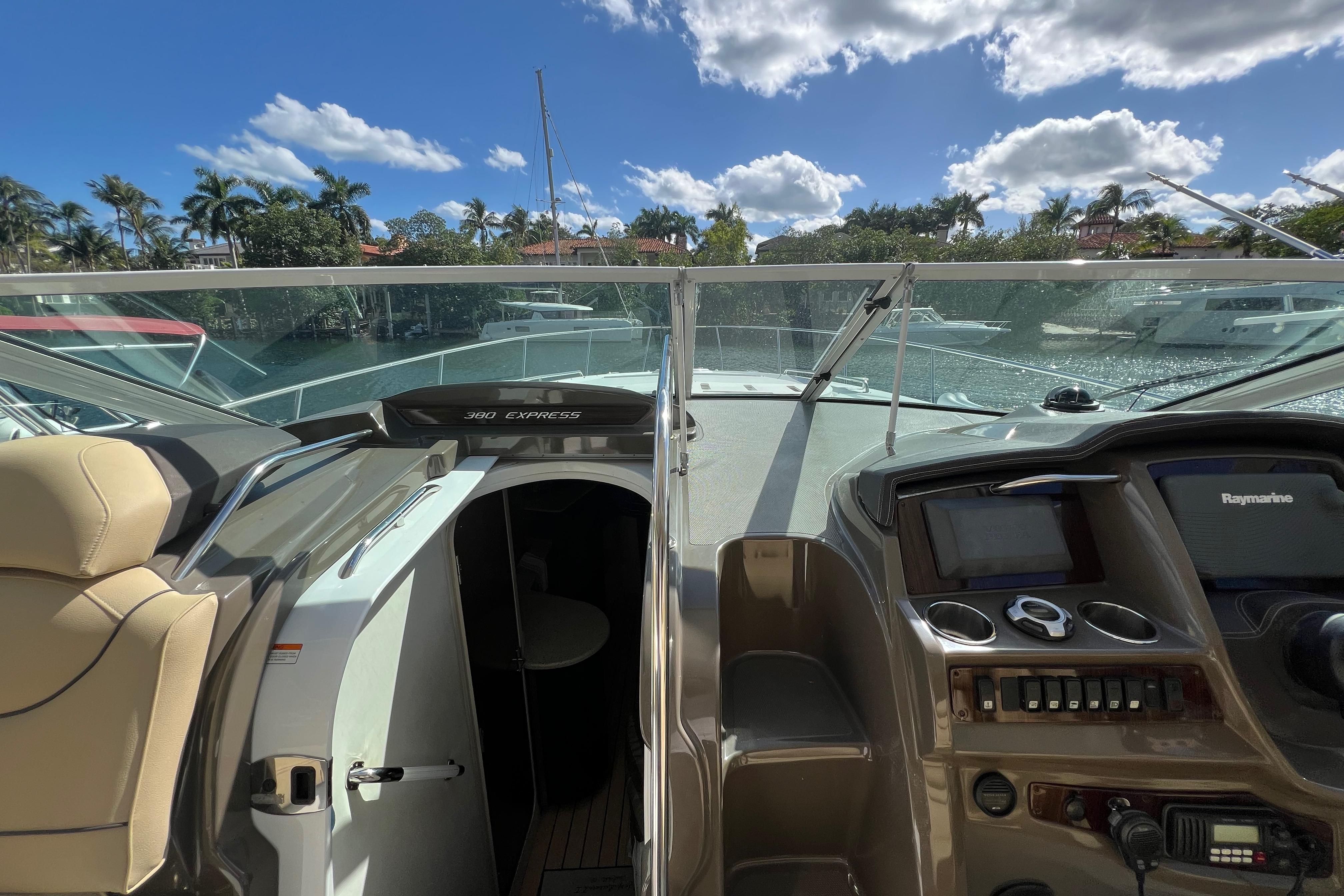 2013 Cruisers Yachts 380 Express zu verkaufen (photo 16)