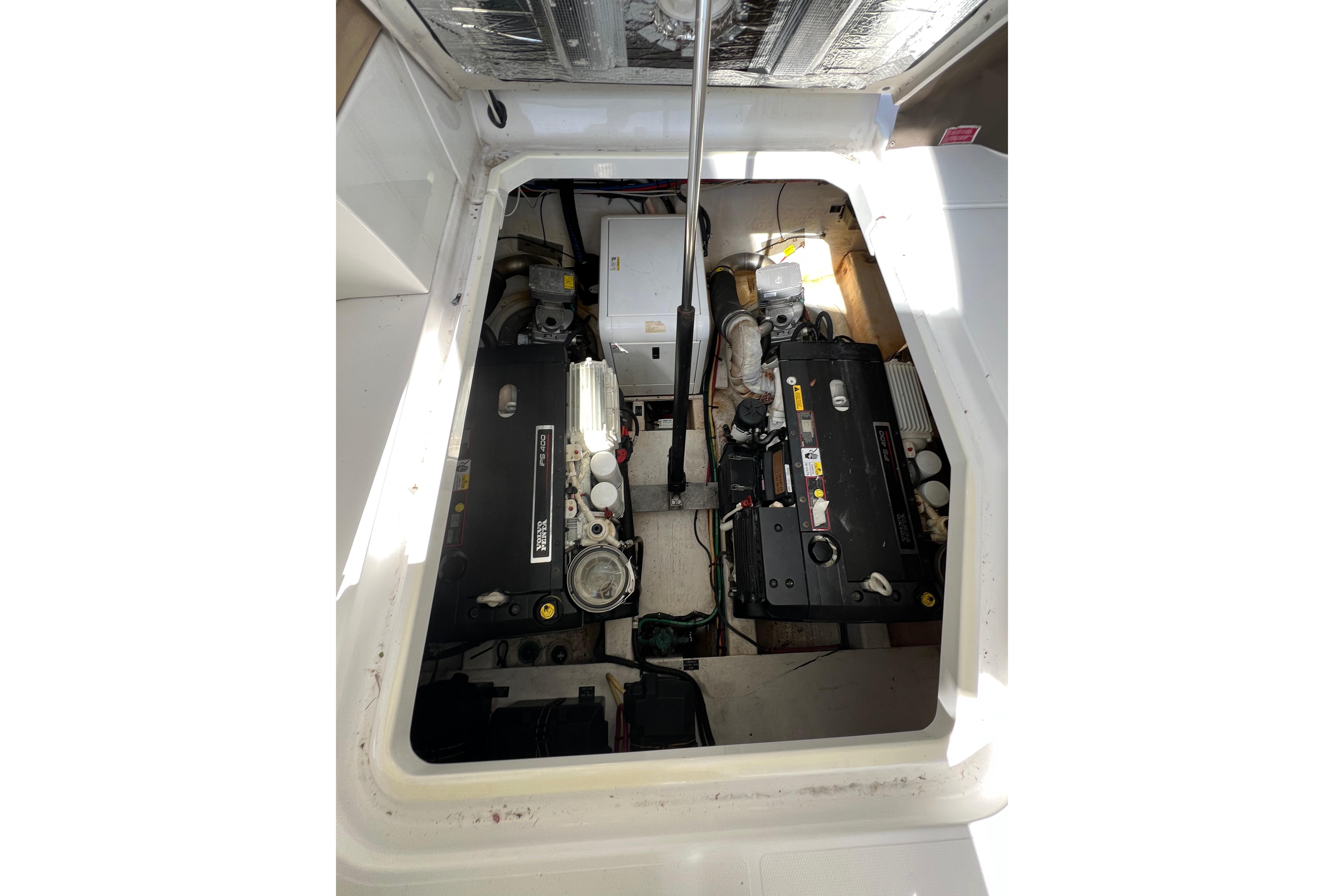 2013 Cruisers Yachts 380 Express zu verkaufen (photo 24)