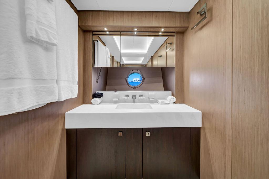 2021 Sunseeker 86 Yacht en venta (photo 54)