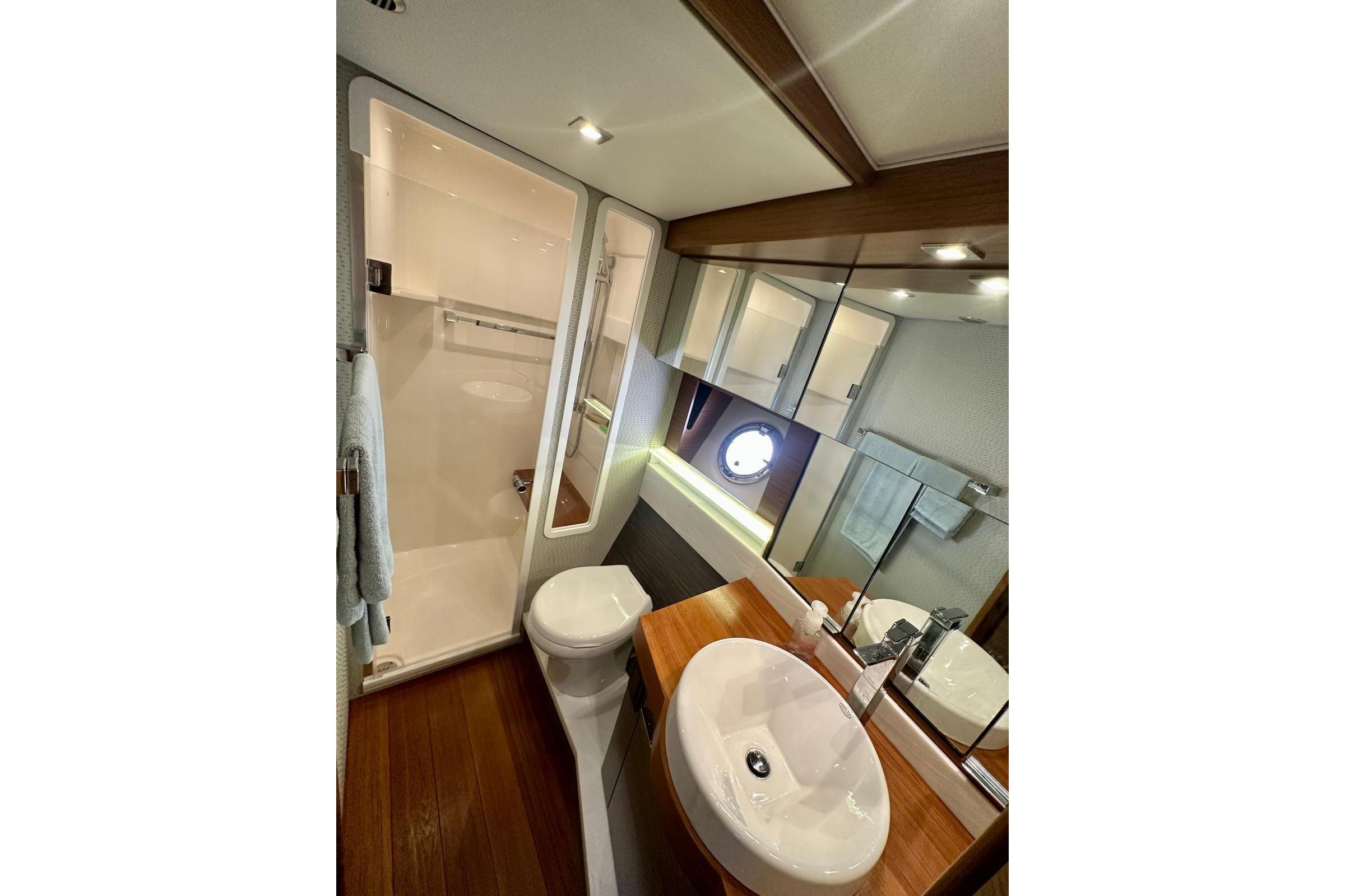 2019 Tiara Yachts F44 Flybridge à vendre (photo 43)