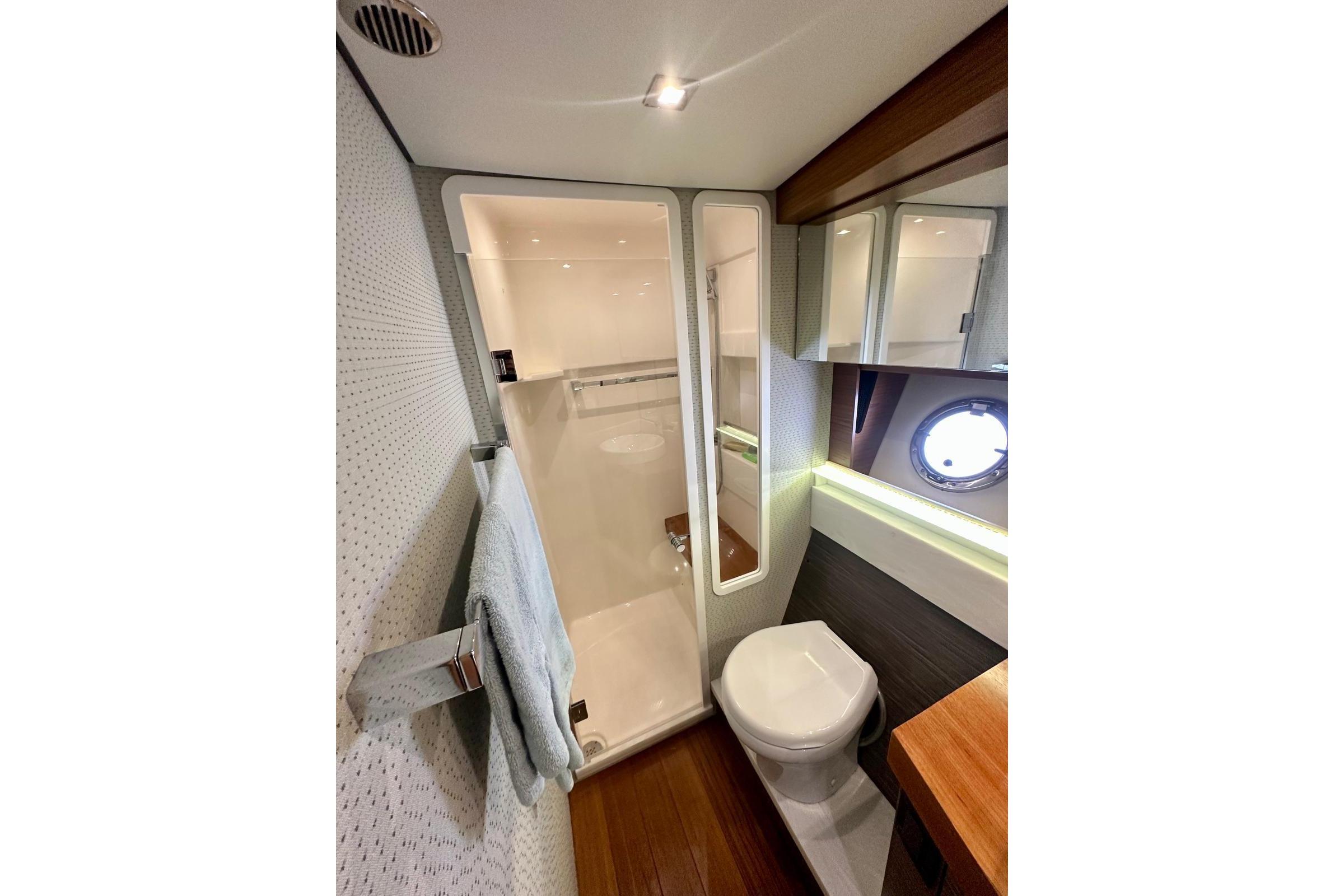 2019 Tiara Yachts F44 Flybridge à vendre (photo 44)
