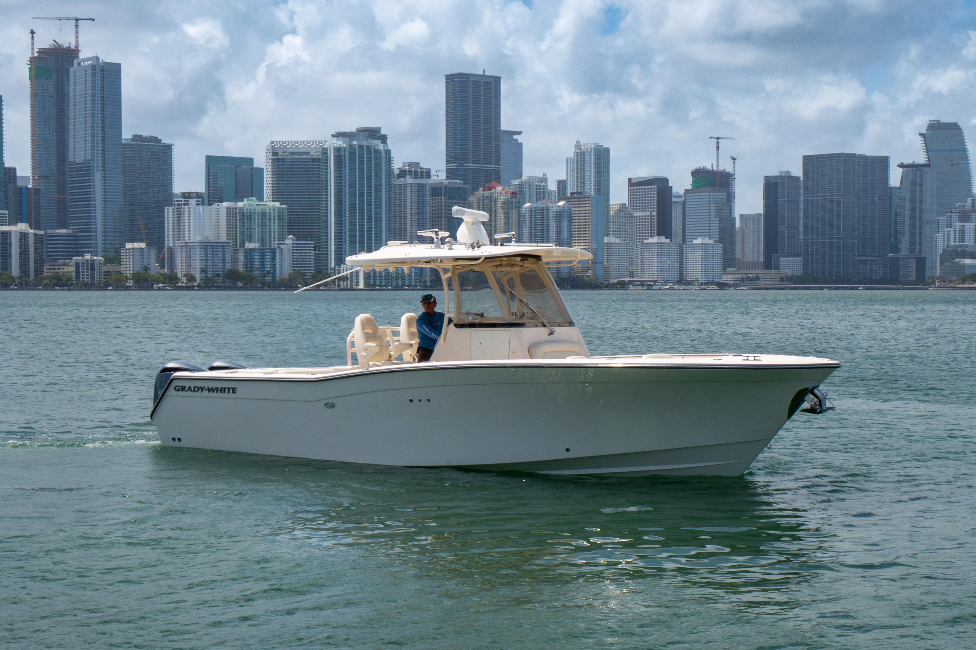 2017 Grady-White Canyon 306 for sale (photo 2)