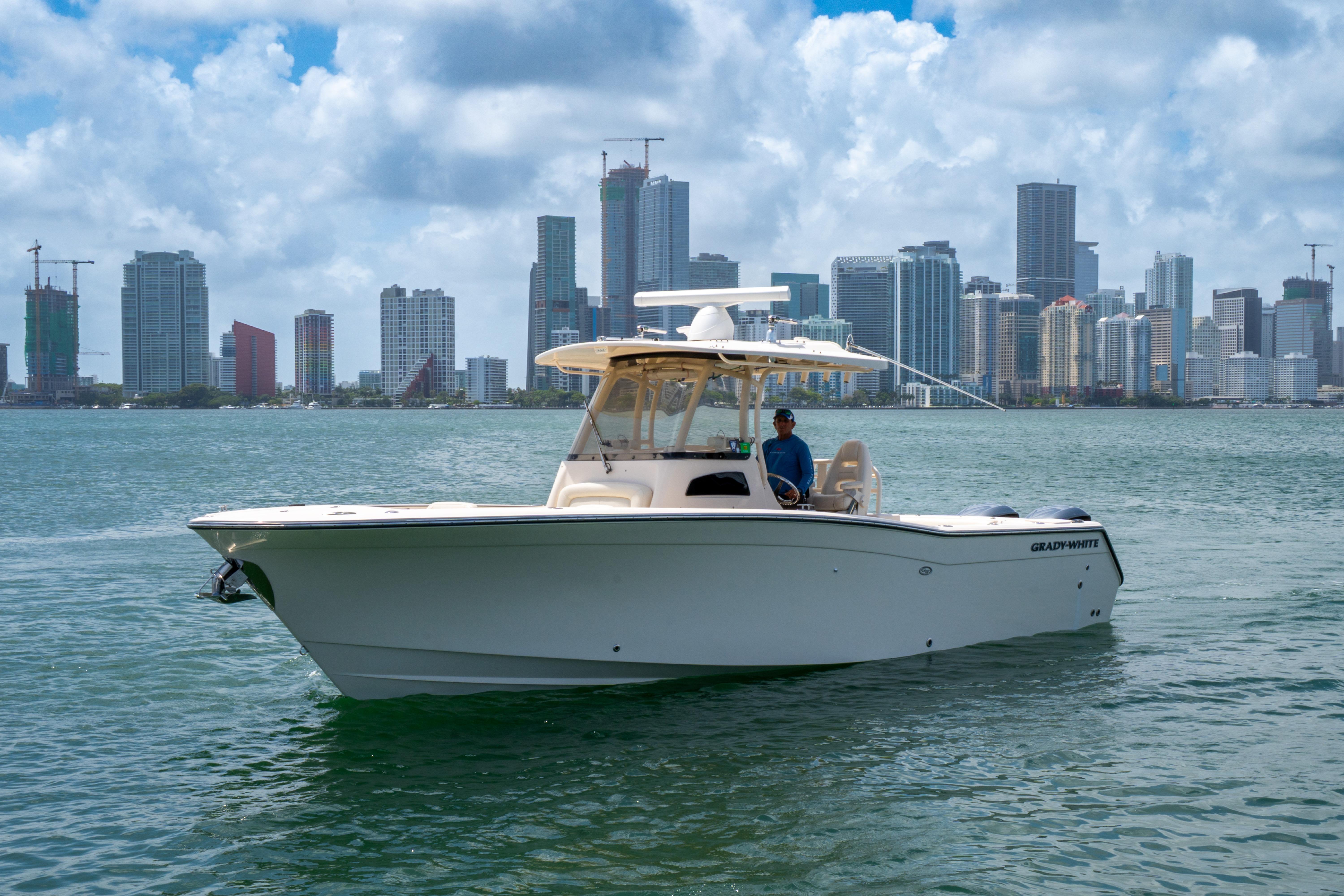 2017 Grady-White Canyon 306 for sale (photo 4)
