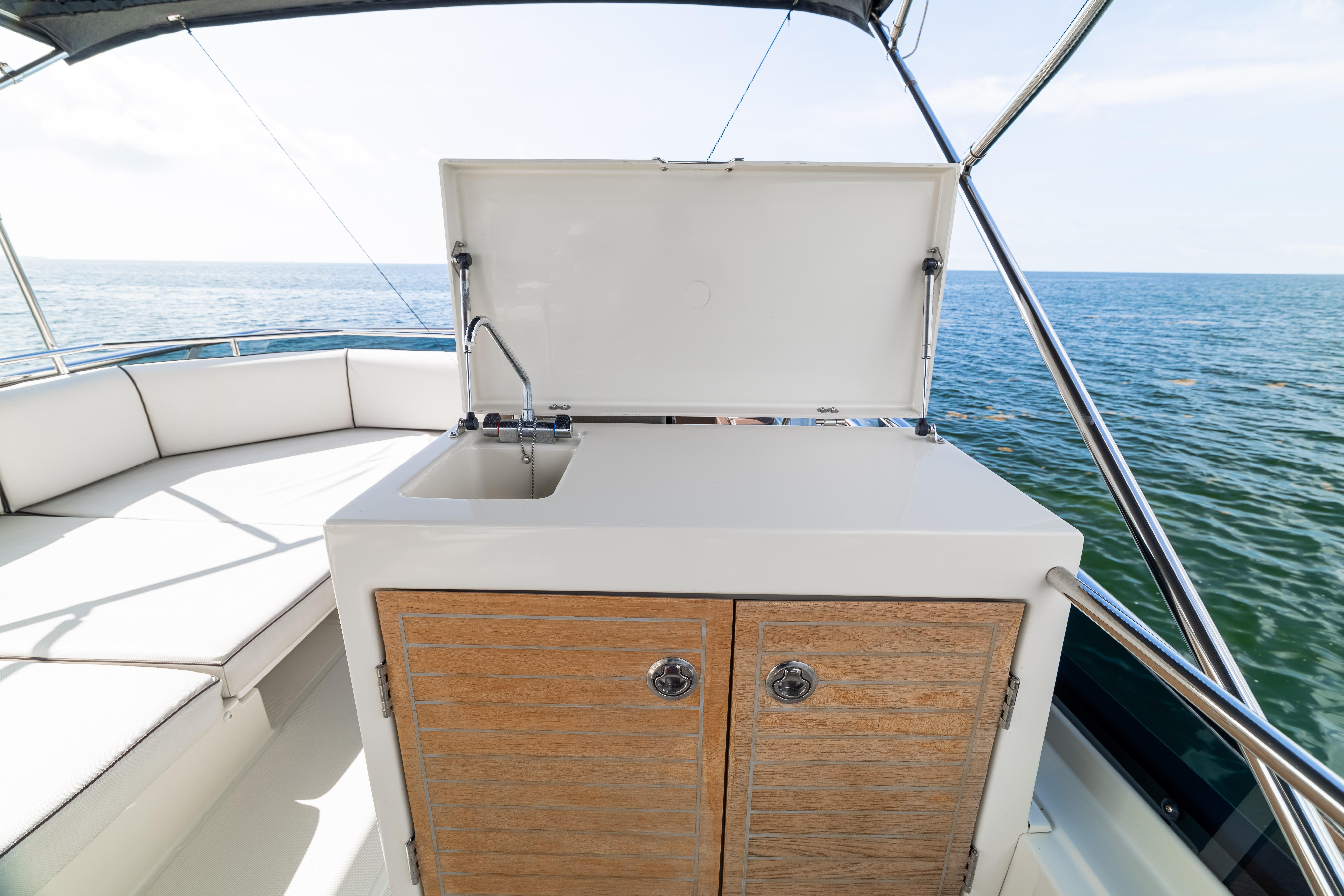 2017 Monte Carlo Yachts MC5 for sale (photo 37)