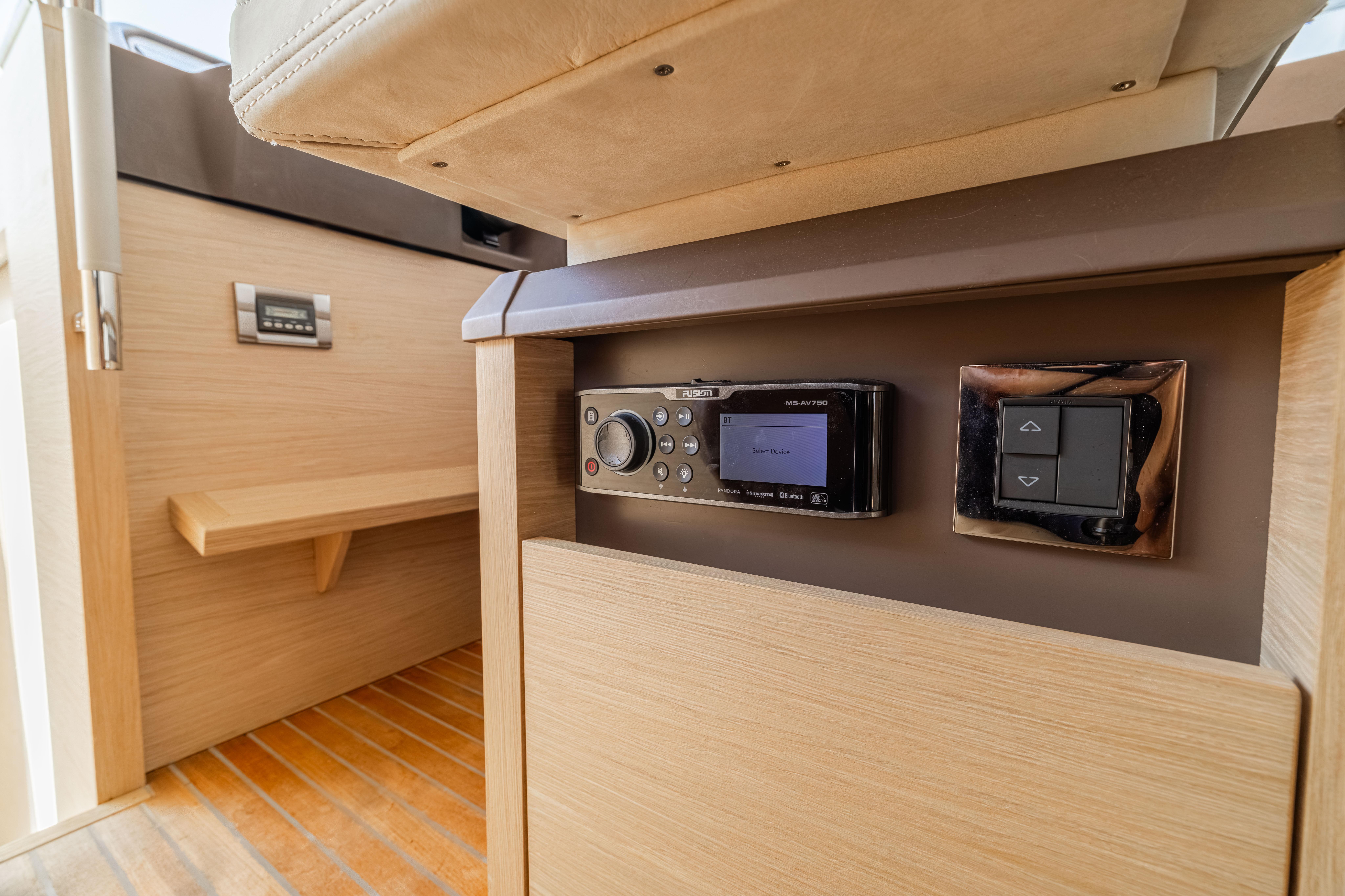 2017 Monte Carlo Yachts MC5 for sale (photo 56)