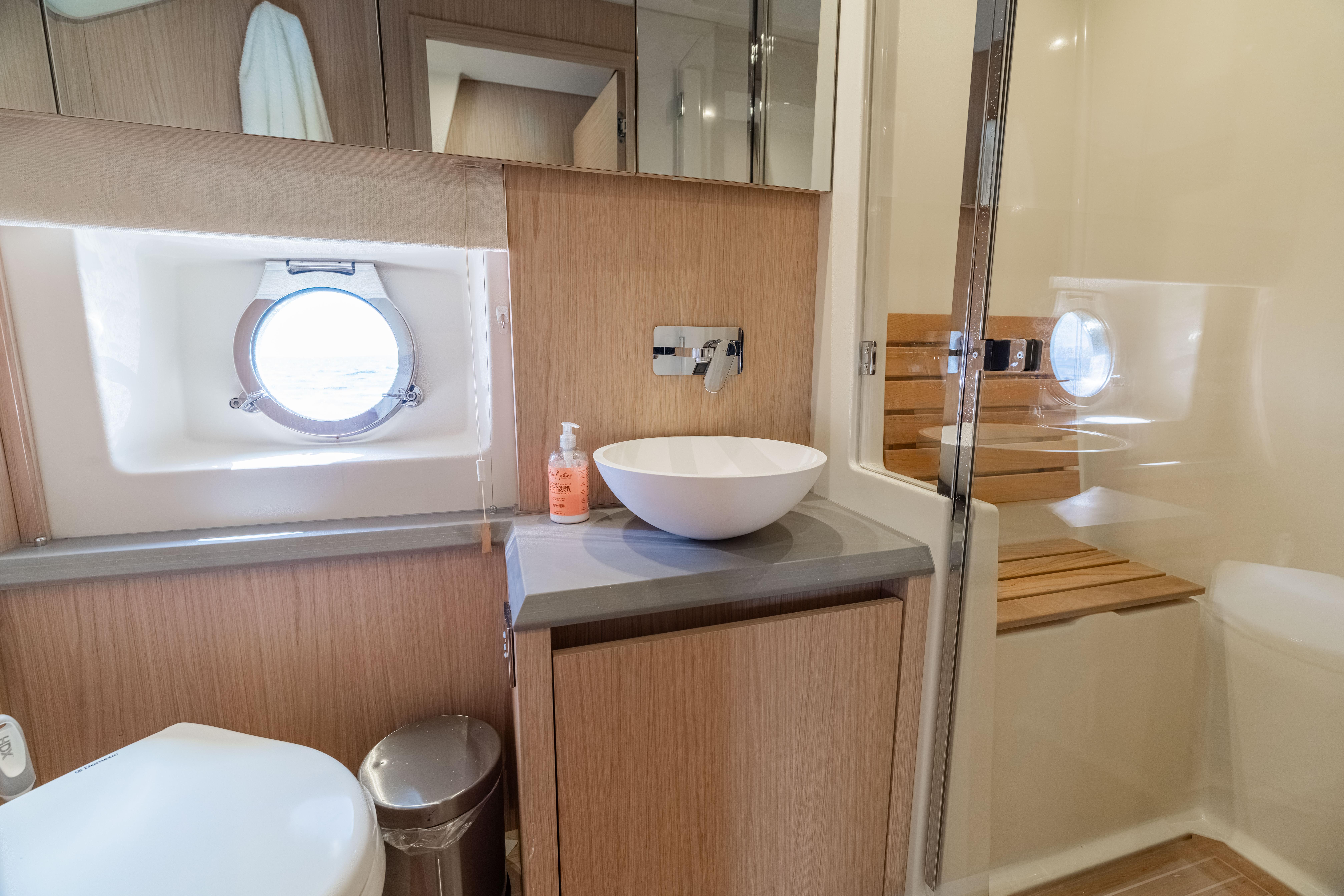 2017 Monte Carlo Yachts MC5 for sale (photo 74)