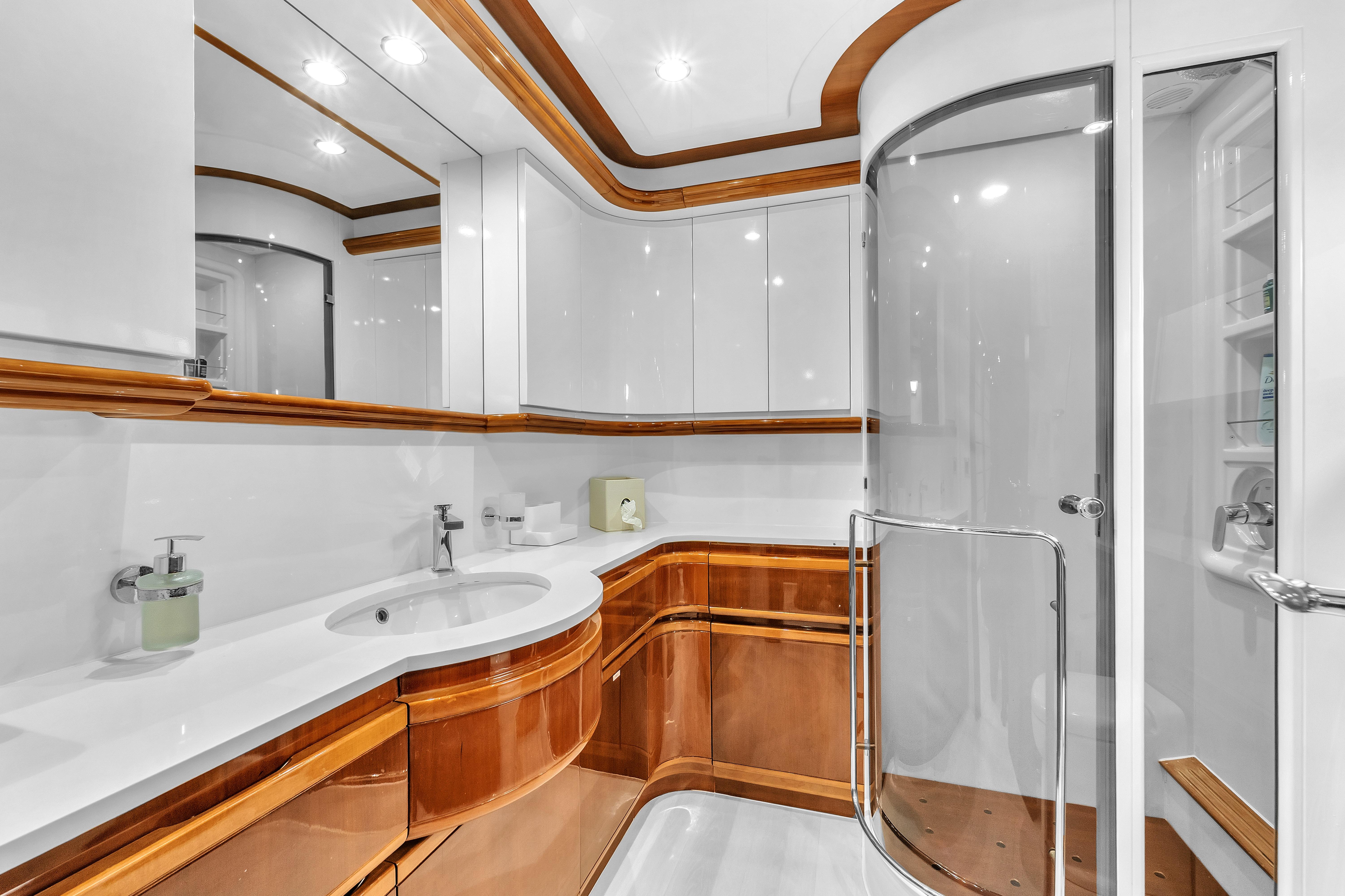 2002 Ferretti Yachts Custom Line 94 en venta (photo 82)