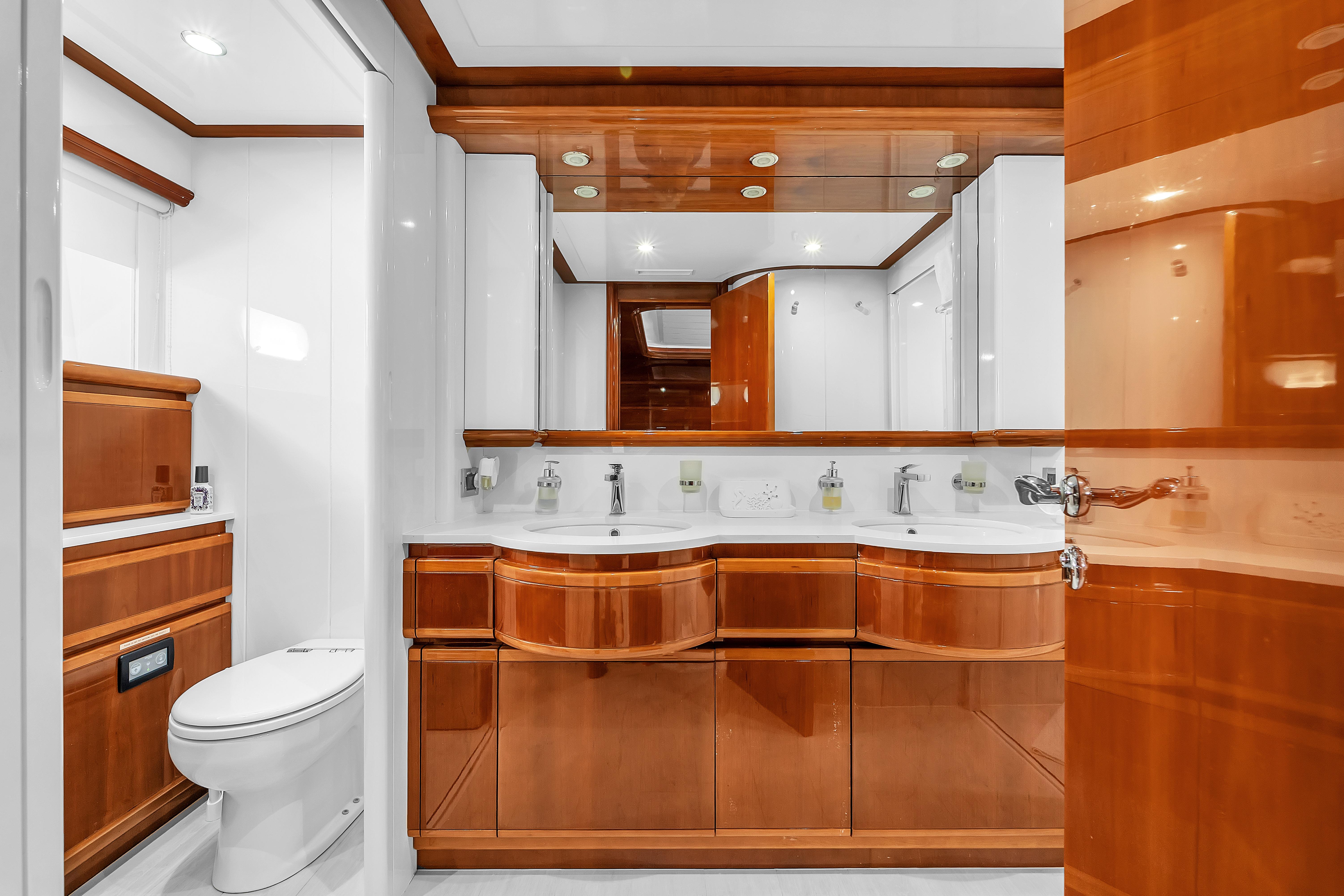 2002 Ferretti Yachts Custom Line 94 en venta (photo 94)