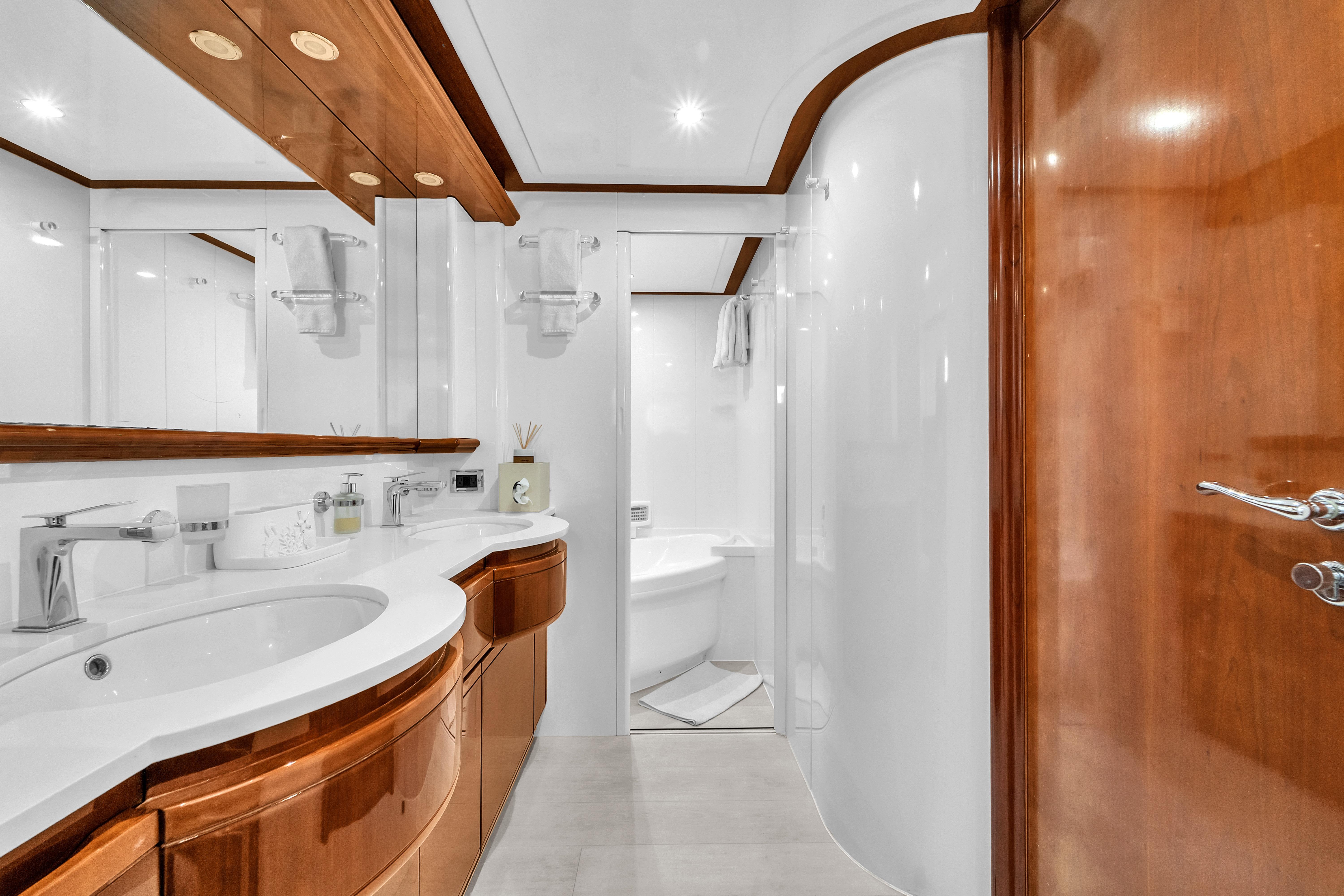 2002 Ferretti Yachts Custom Line 94 en venta (photo 95)