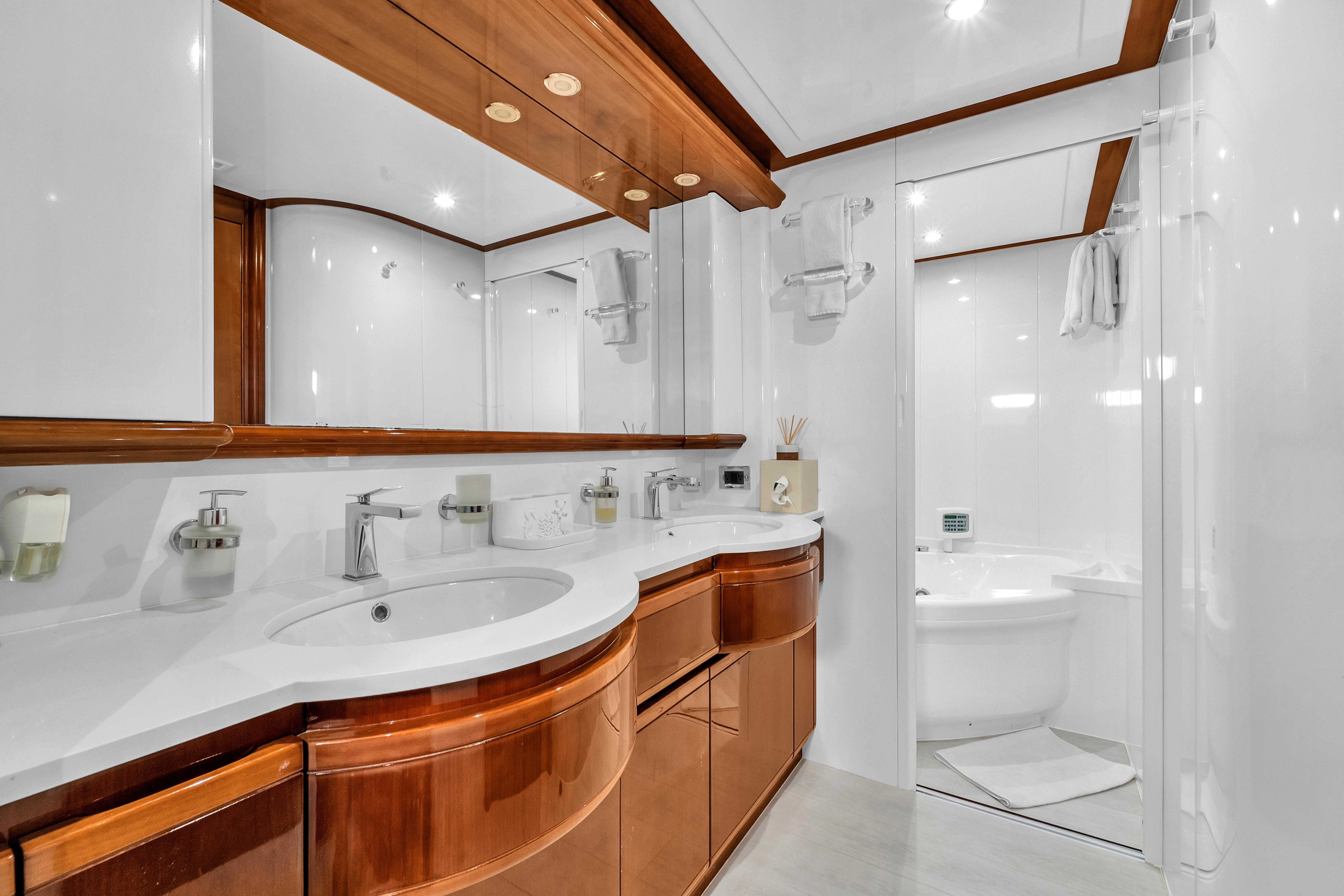 2002 Ferretti Yachts Custom Line 94 en venta (photo 96)