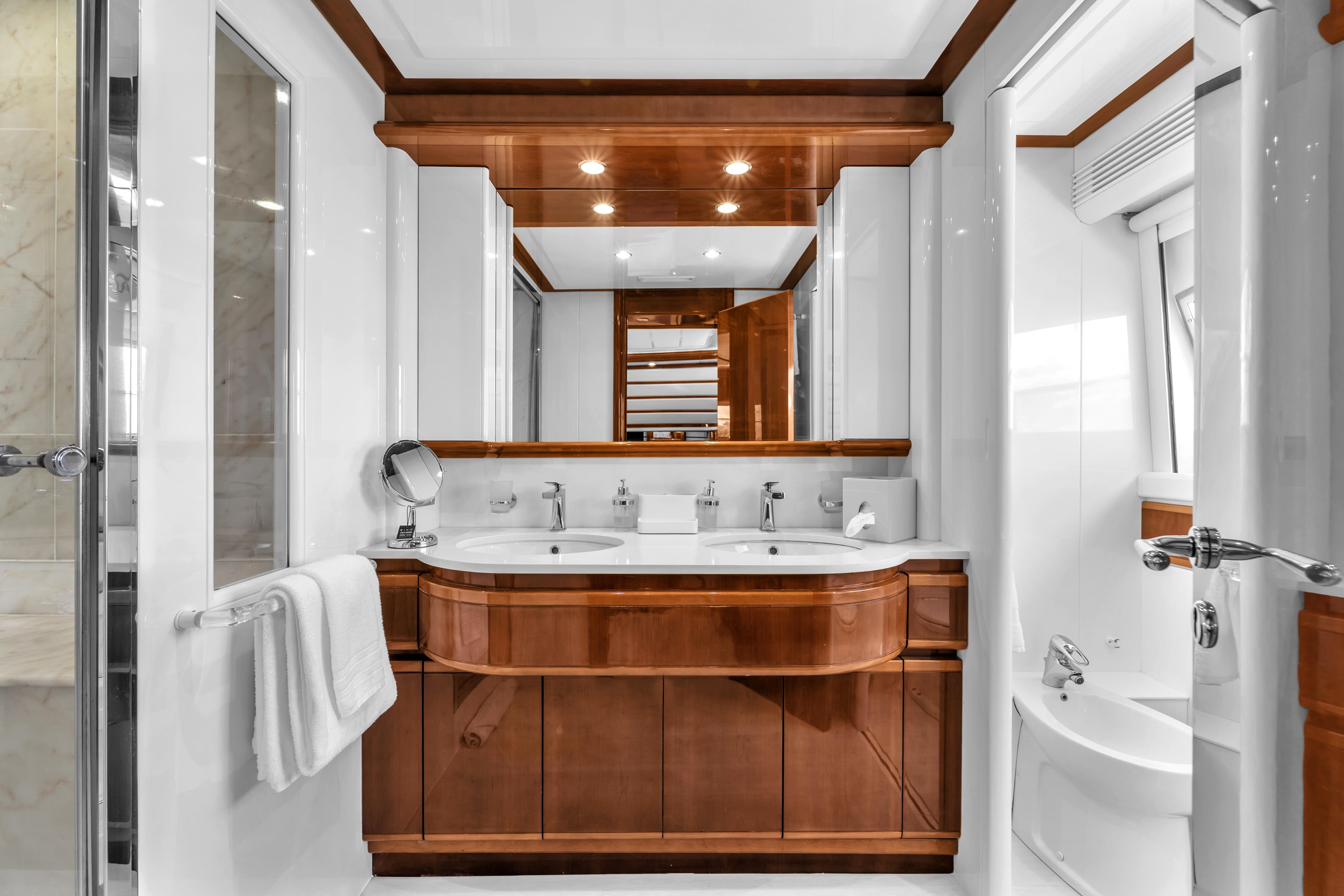 2002 Ferretti Yachts Custom Line 94 en venta (photo 105)
