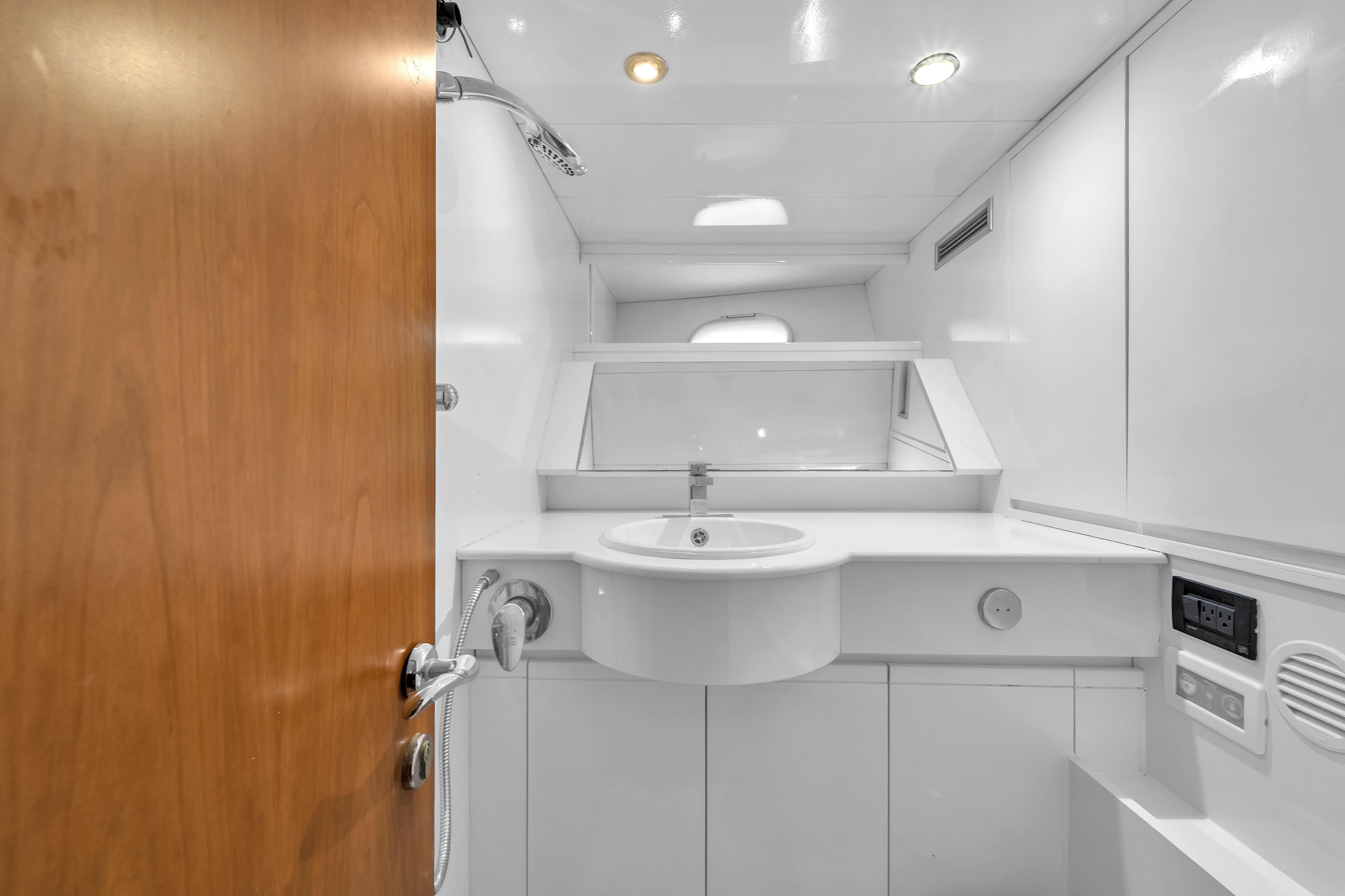 2002 Ferretti Yachts Custom Line 94 en venta (photo 122)