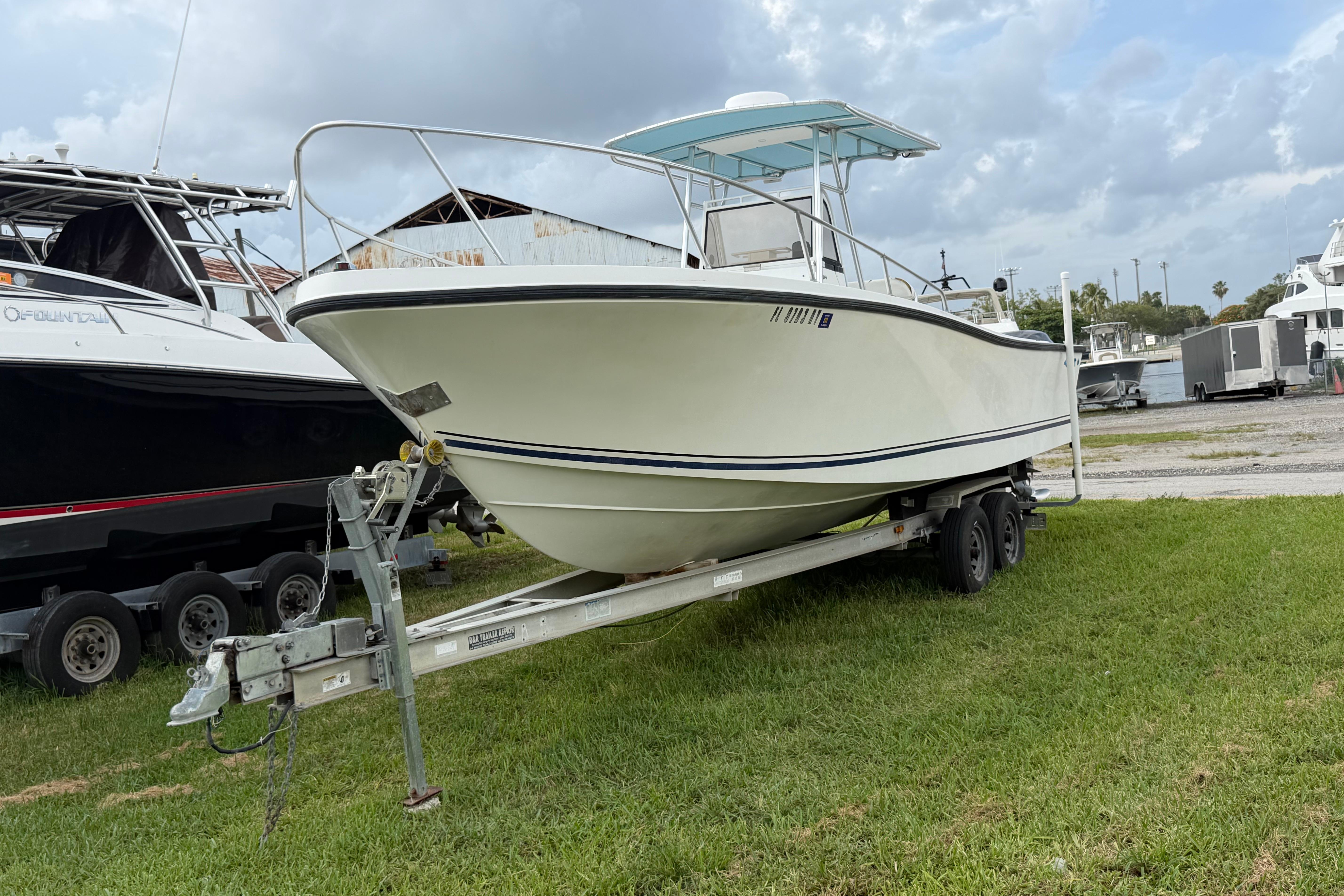 1993 Mako 261 Center Console for sale (photo 2)