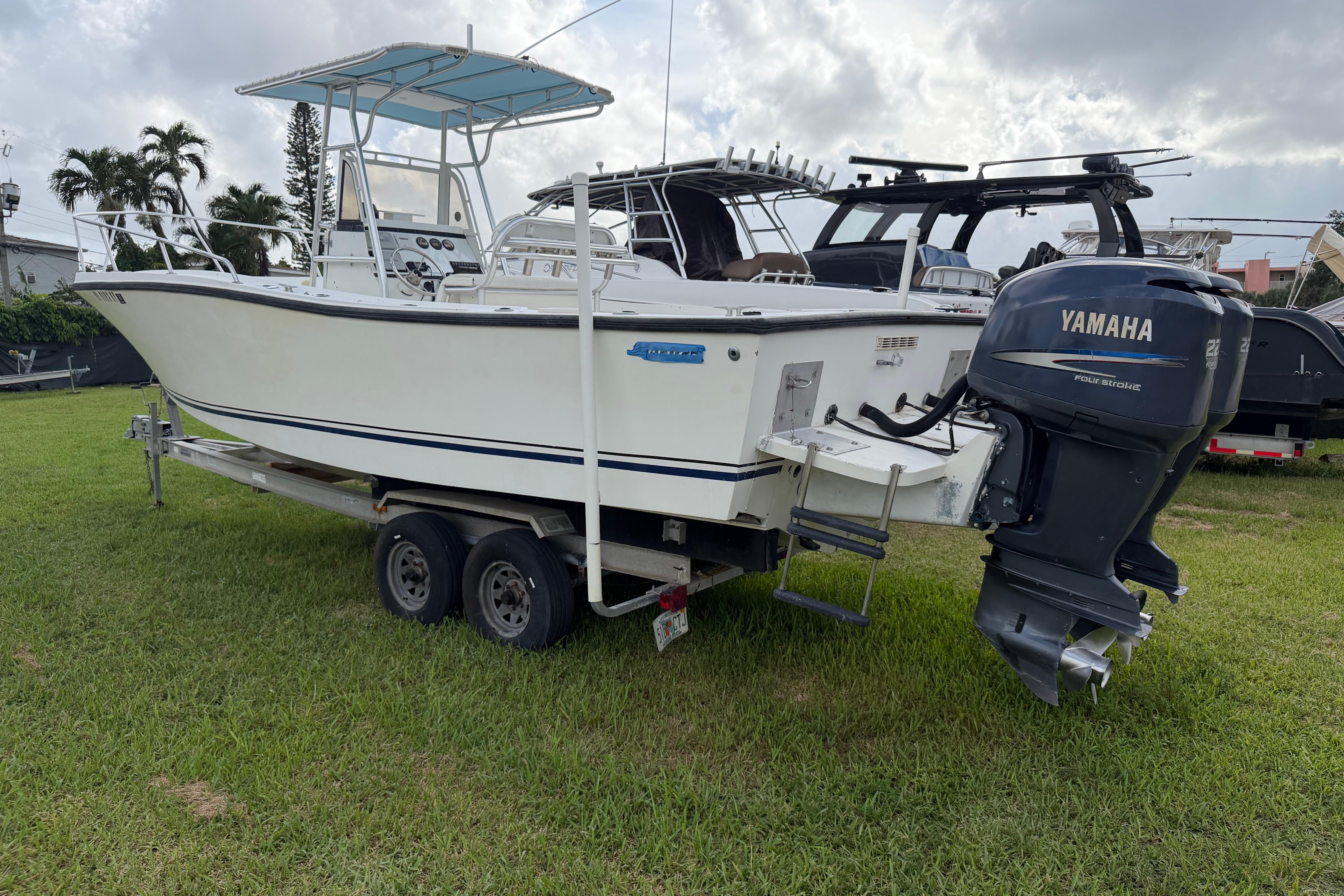 1993 Mako 261 Center Console for sale (photo 4)