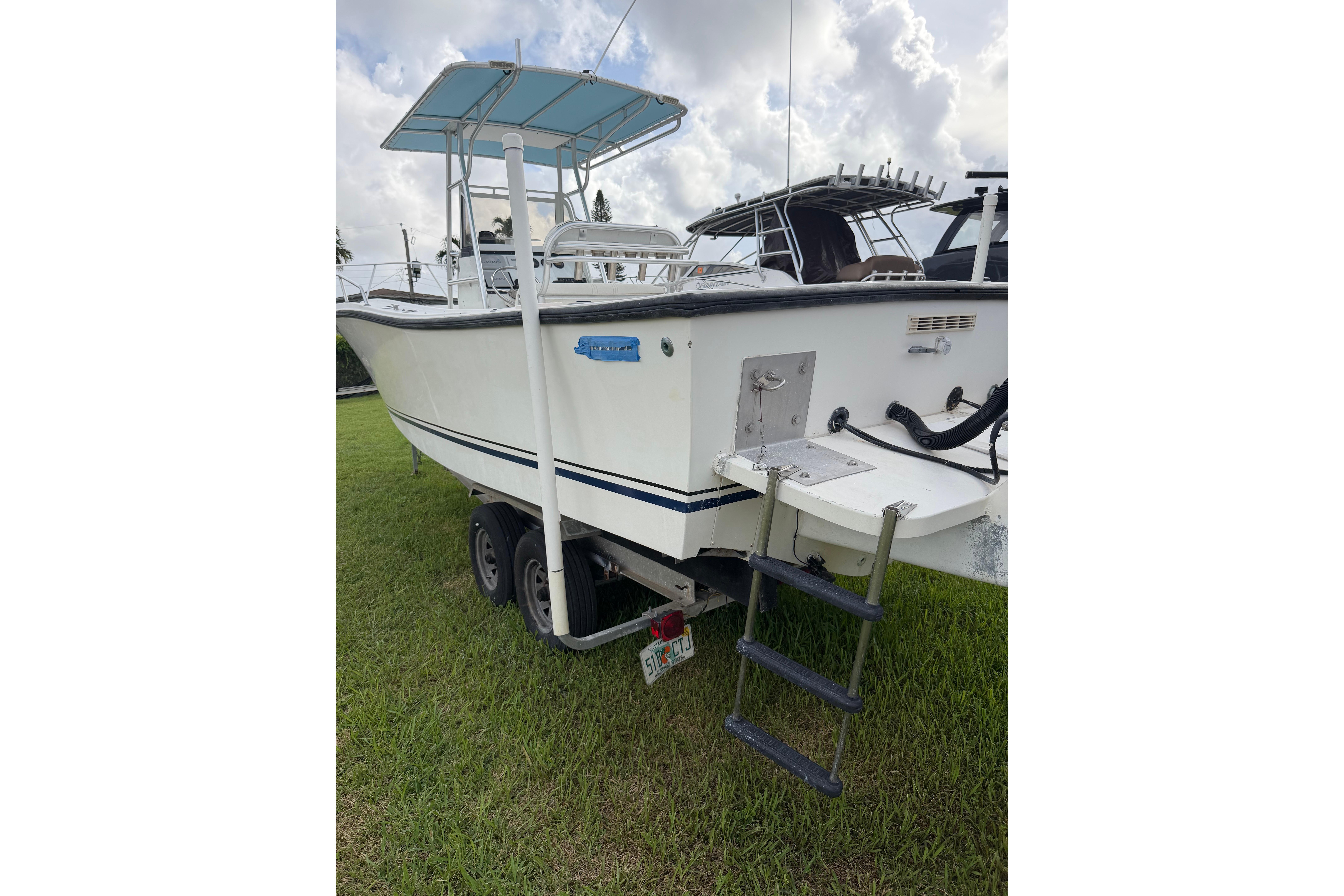 1993 Mako 261 Center Console for sale (photo 8)