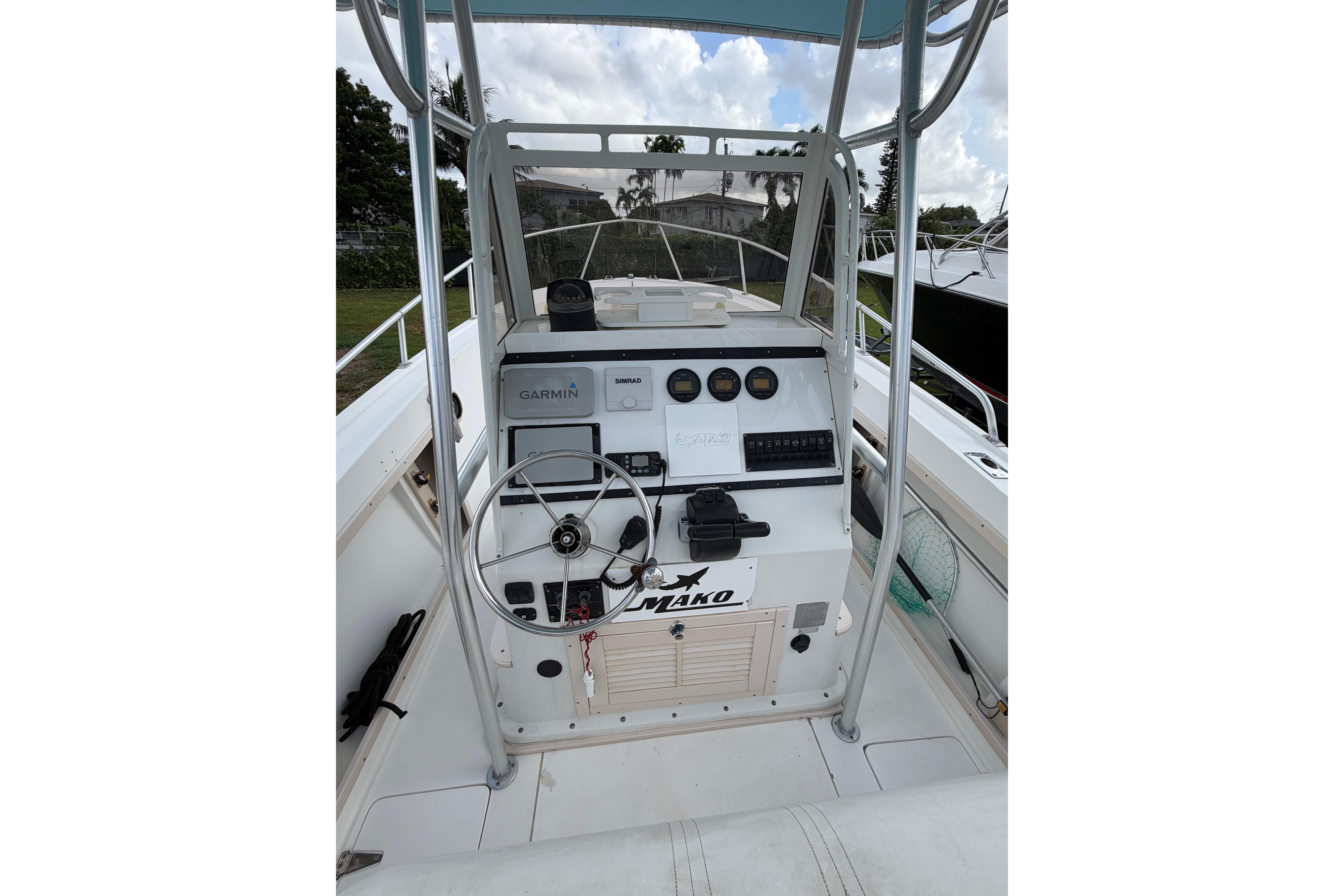 1993 Mako 261 Center Console for sale (photo 12)