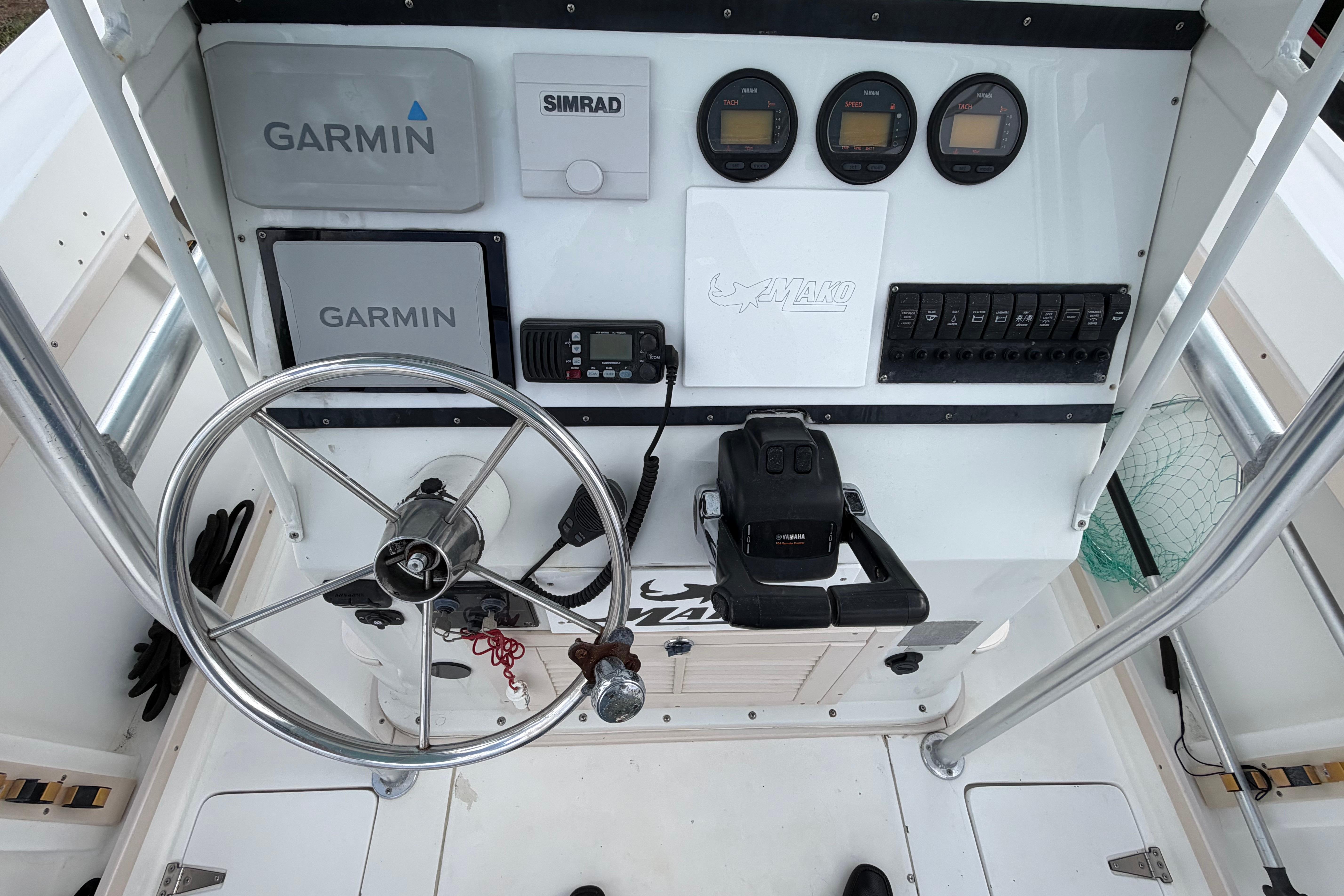 1993 Mako 261 Center Console for sale (photo 14)