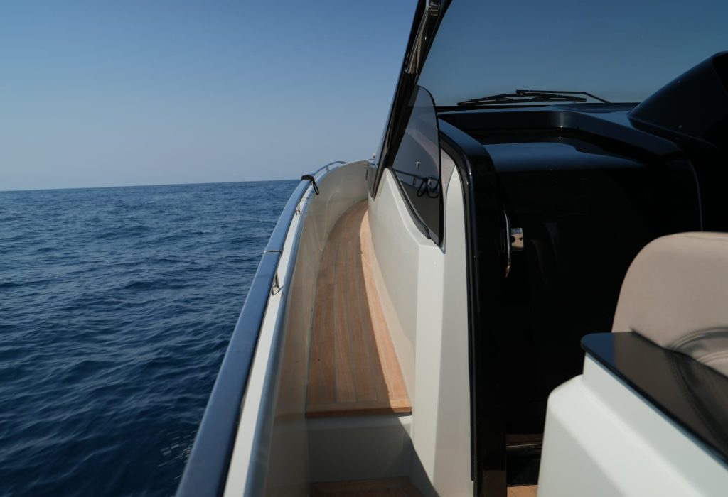 2025 Sacs Rebel 47 – EFB version en alquiler (photo 9)
