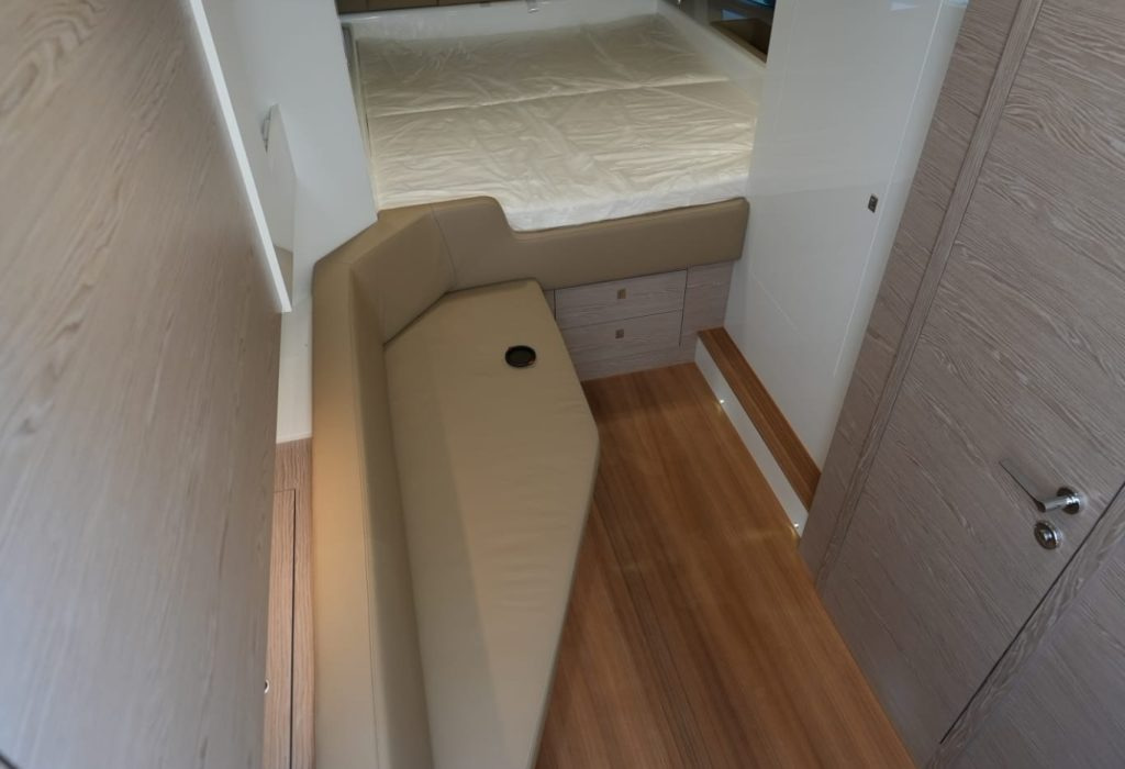 2025 Sacs Rebel 47 – EFB version en alquiler (photo 12)