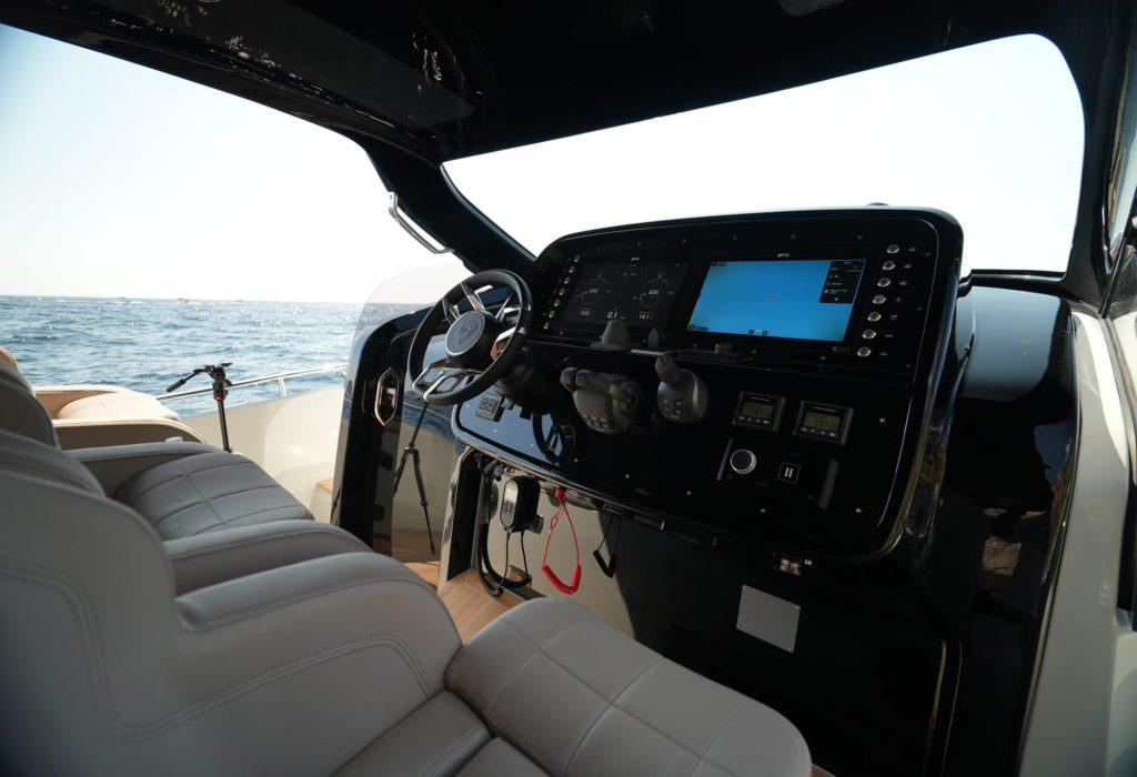 2025 Sacs Rebel 47 – EFB version en alquiler (photo 16)