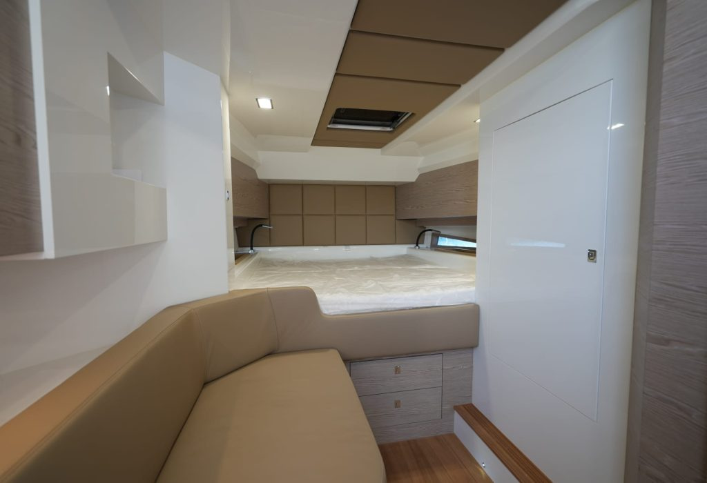 2025 Sacs Rebel 47 – EFB version en alquiler (photo 21)